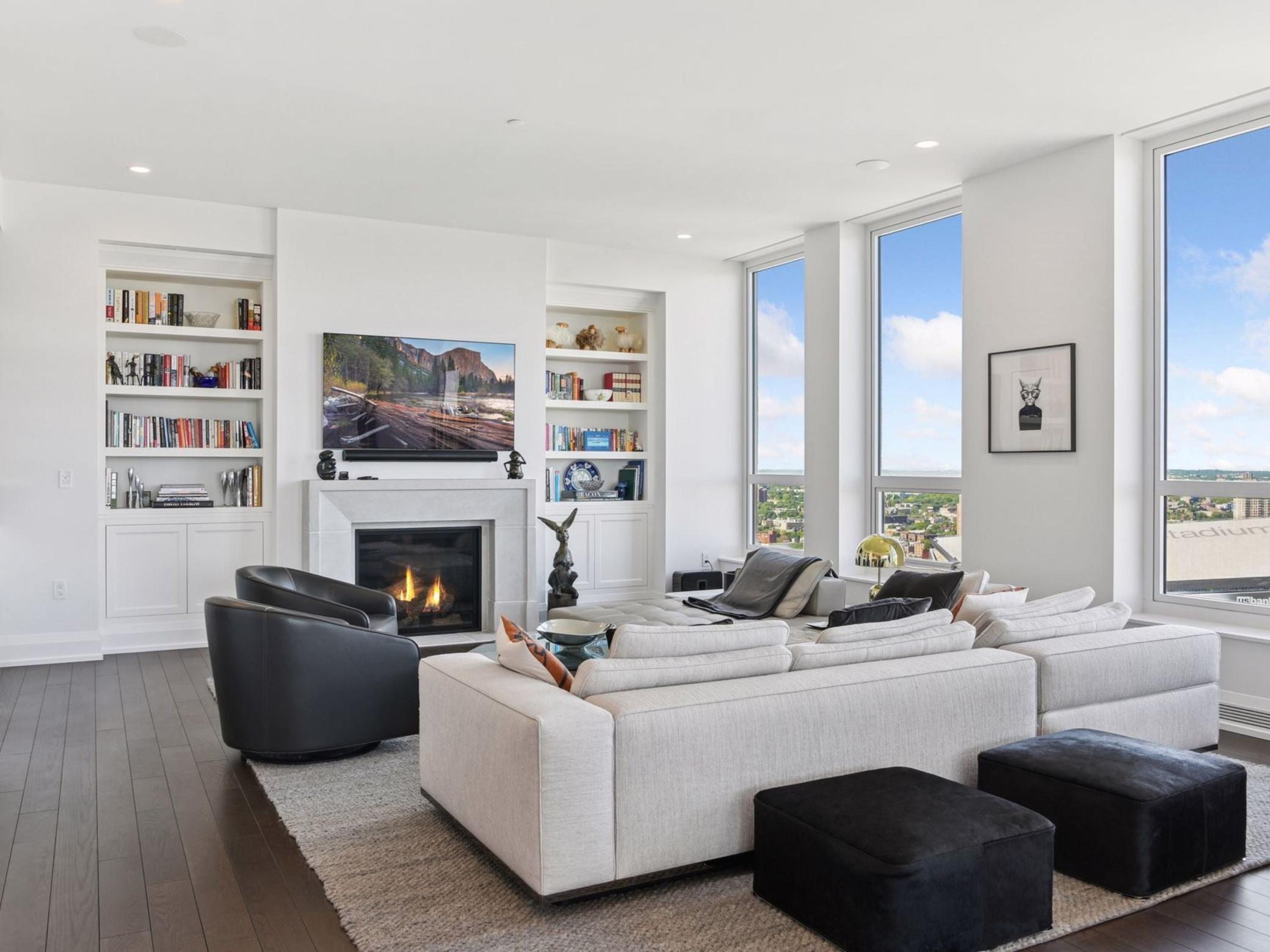 1111 W River Parkway Unit: 33A