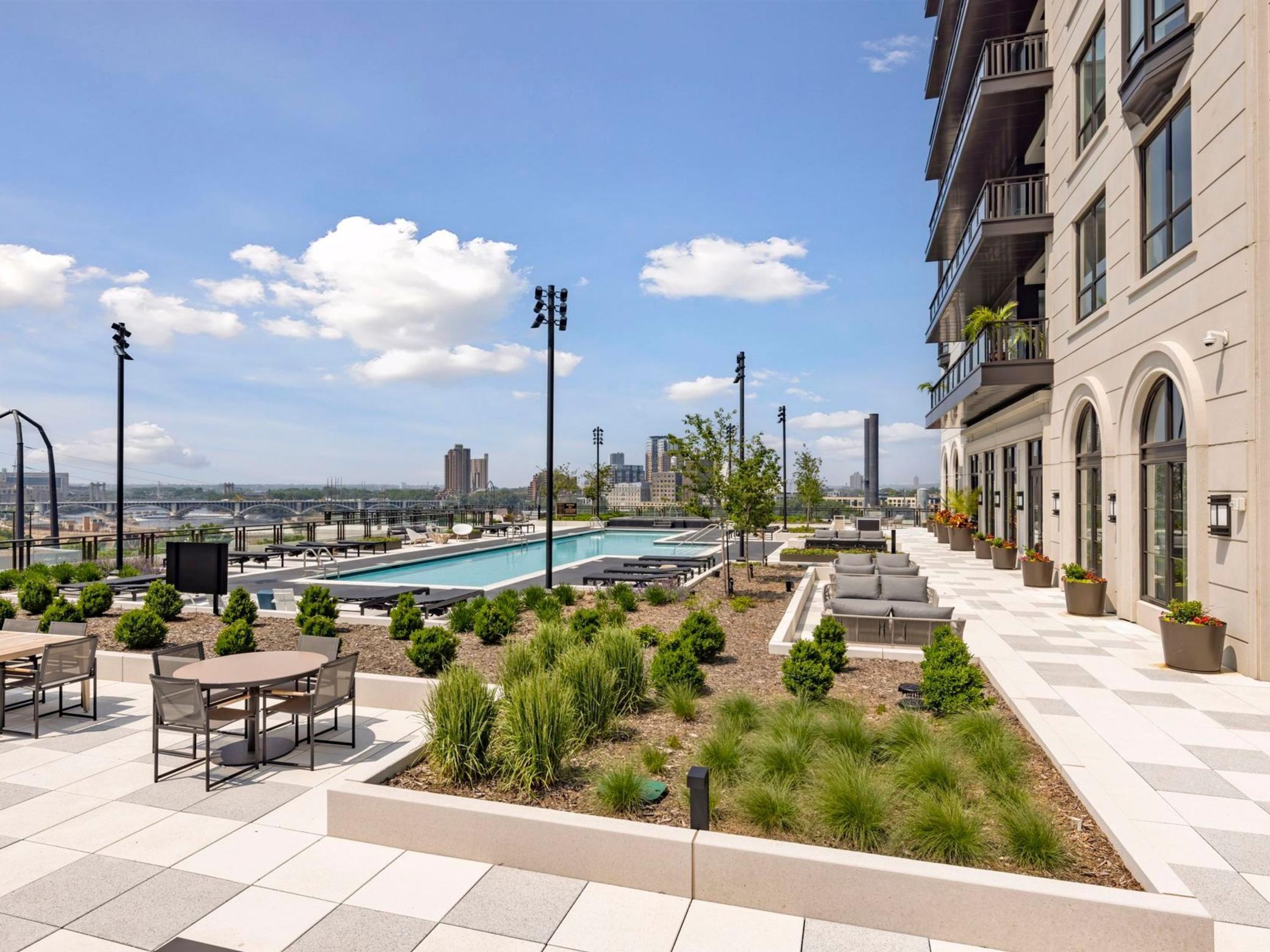 1111 W River Parkway Unit: 33A