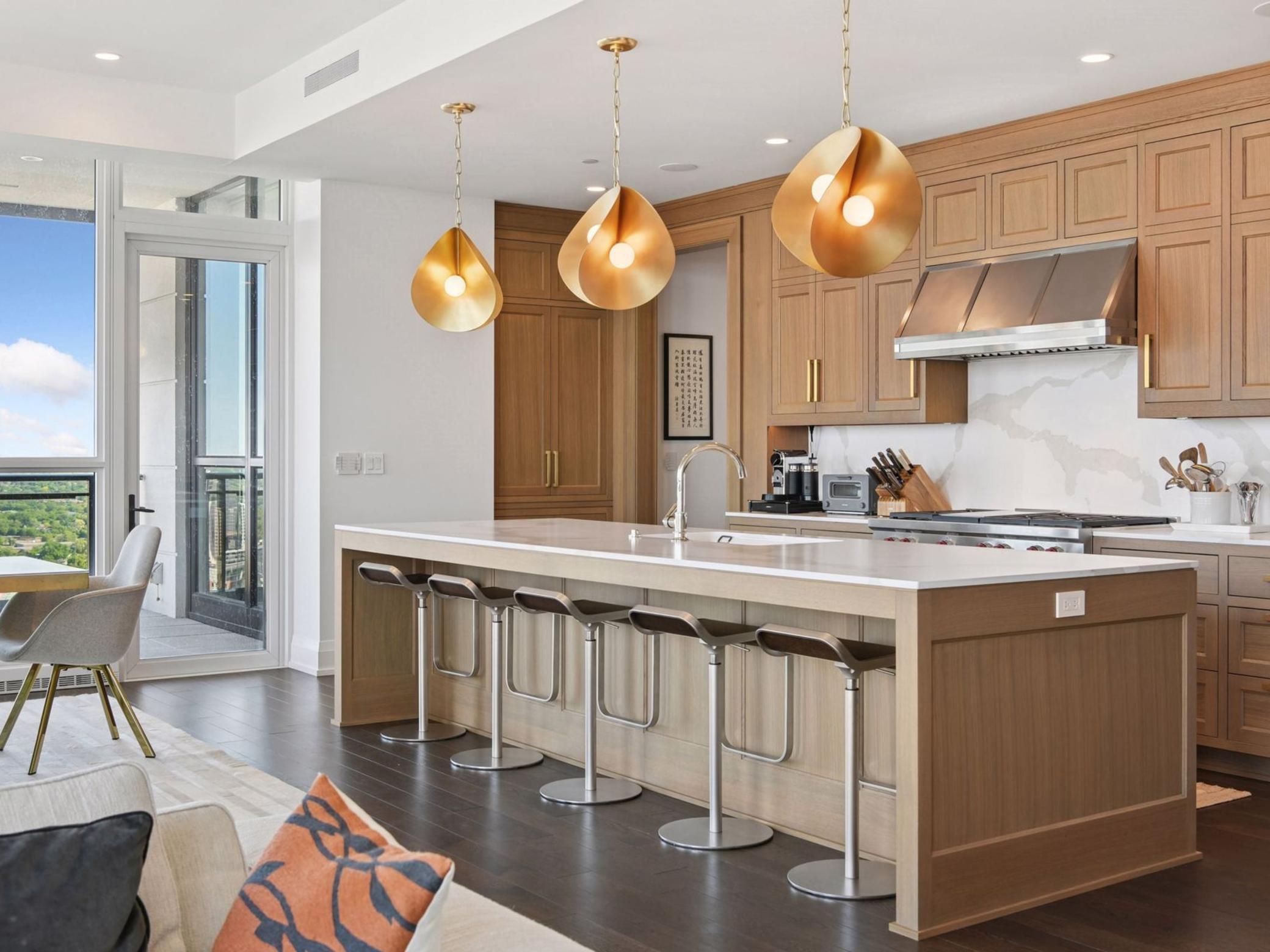 1111 W River Parkway Unit: 33A