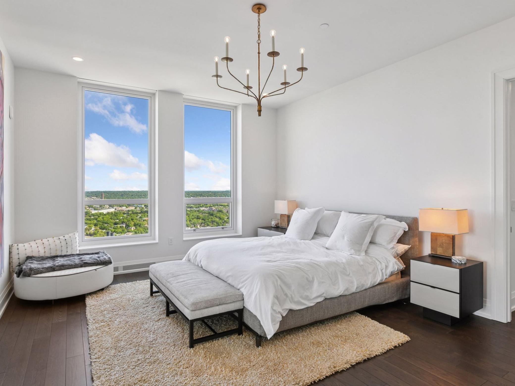 1111 W River Parkway Unit: 33A