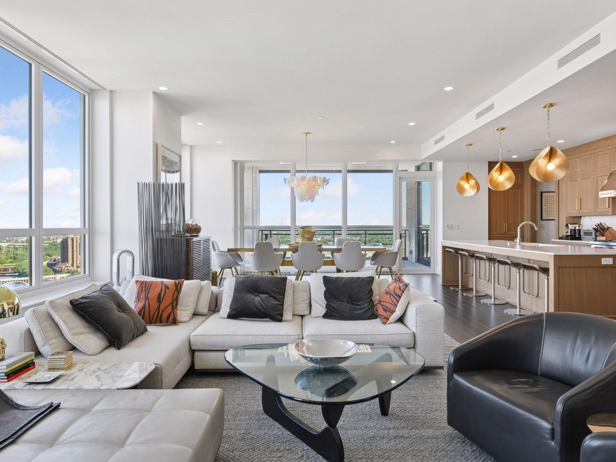 1111 W River Parkway Unit: 33A