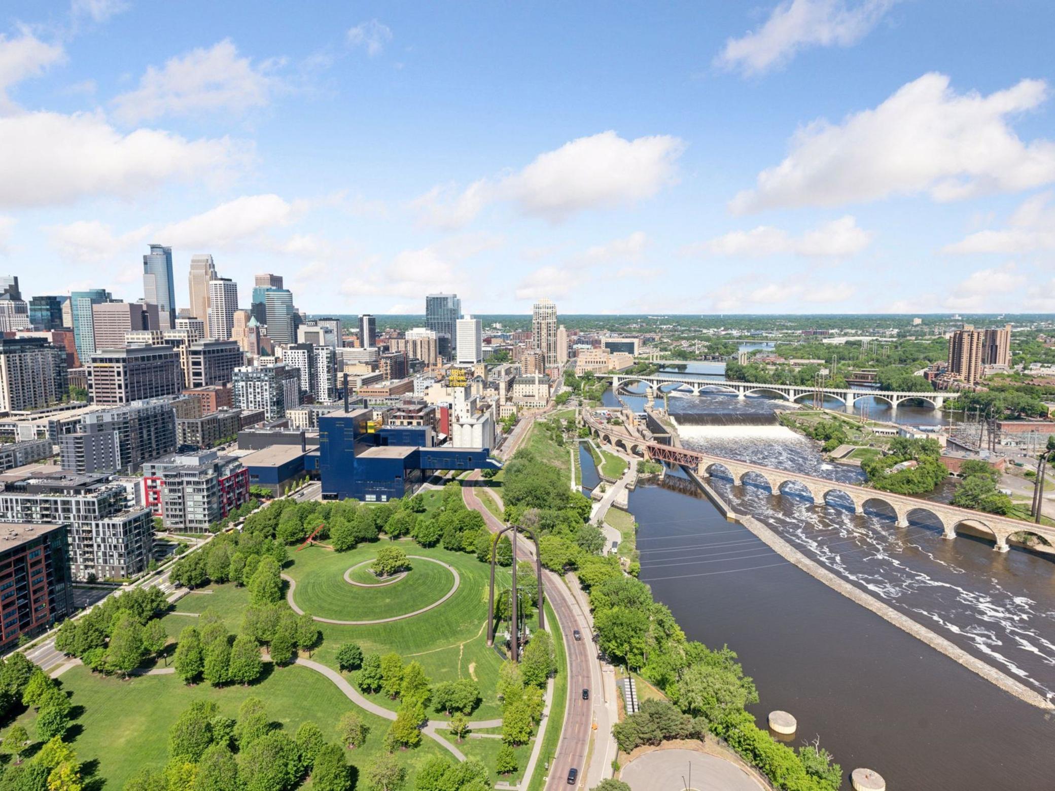 1111 W River Parkway Unit: 33A