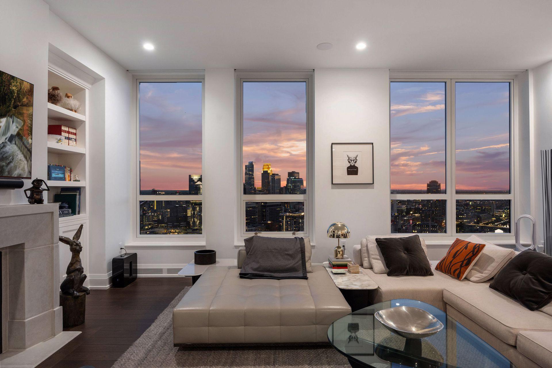 1111 W River Parkway Unit: 33A