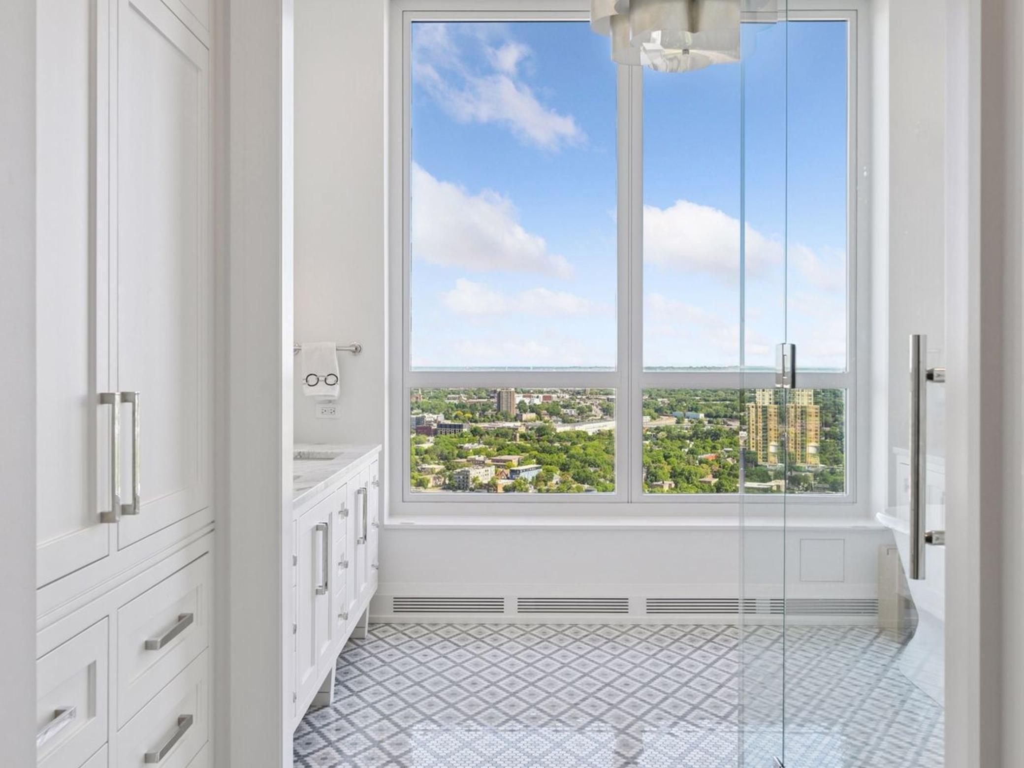 1111 W River Parkway Unit: 33A