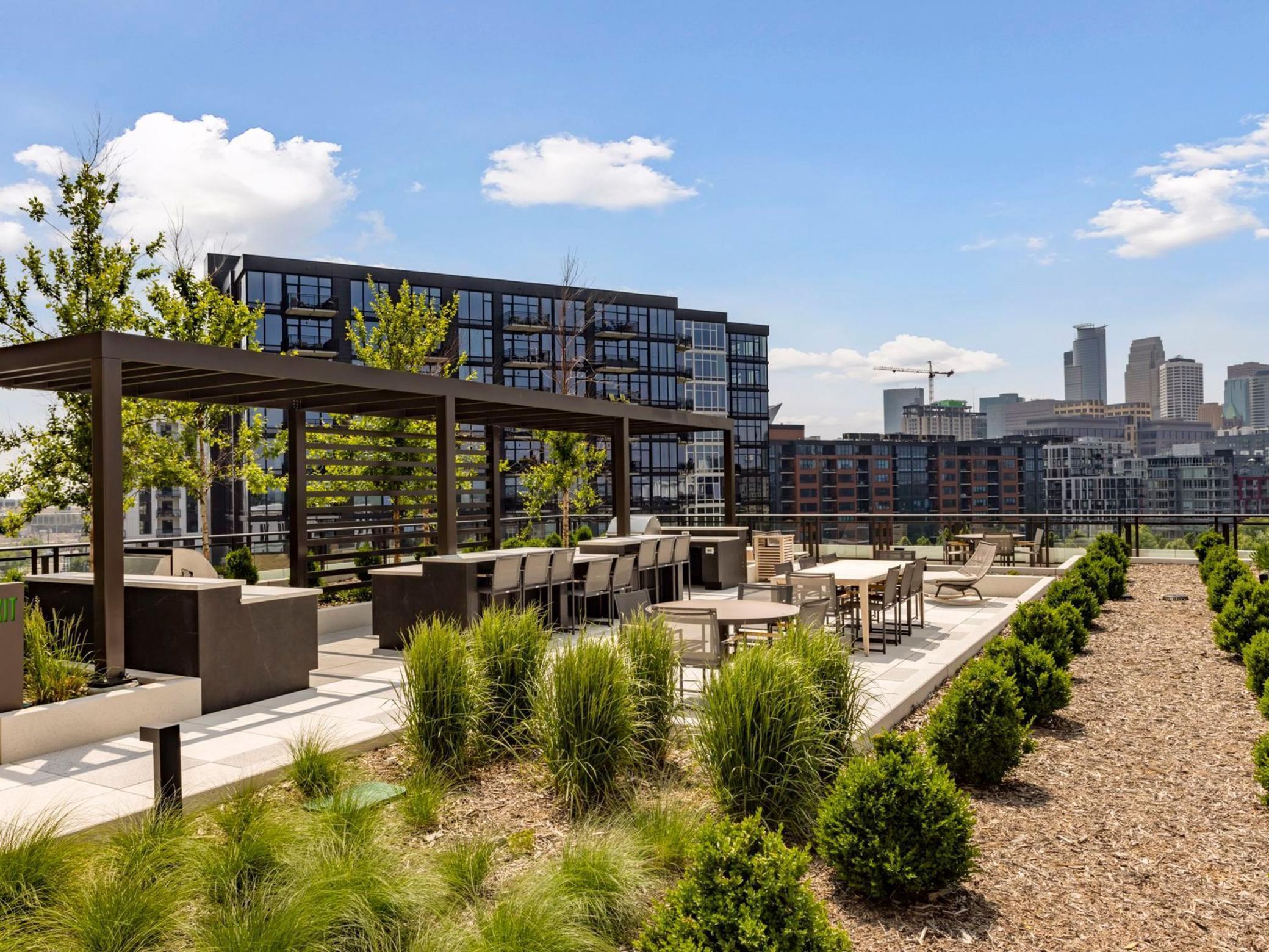 1111 W River Parkway Unit: 33A