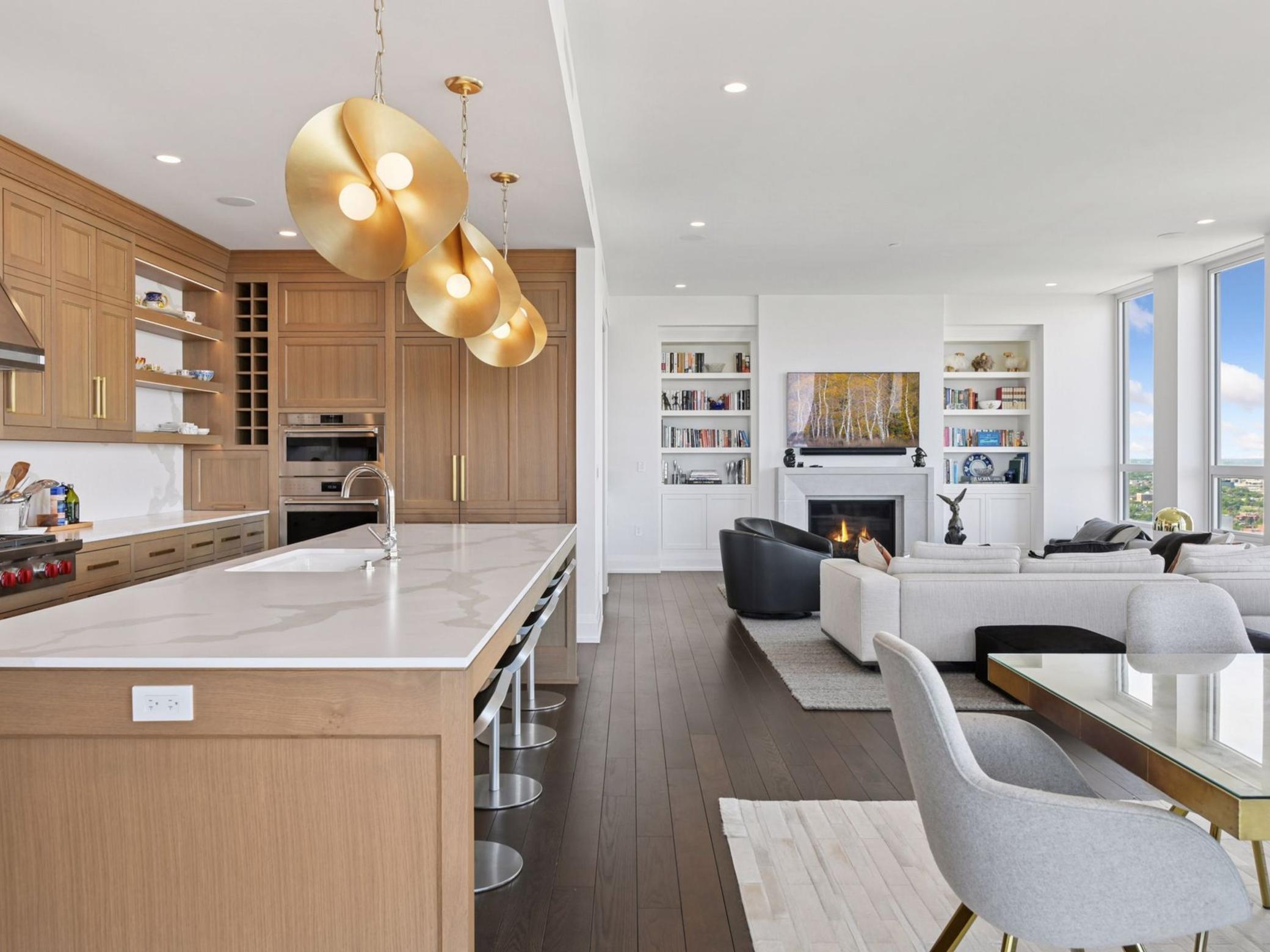 1111 W River Parkway Unit: 33A