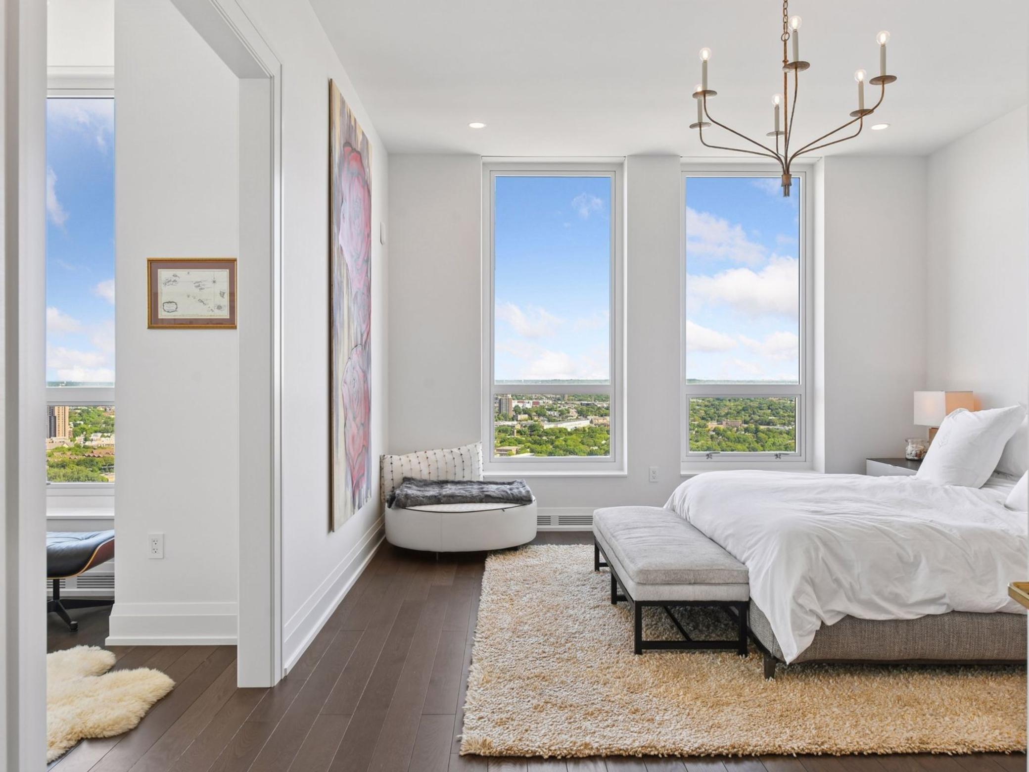 1111 W River Parkway Unit: 33A