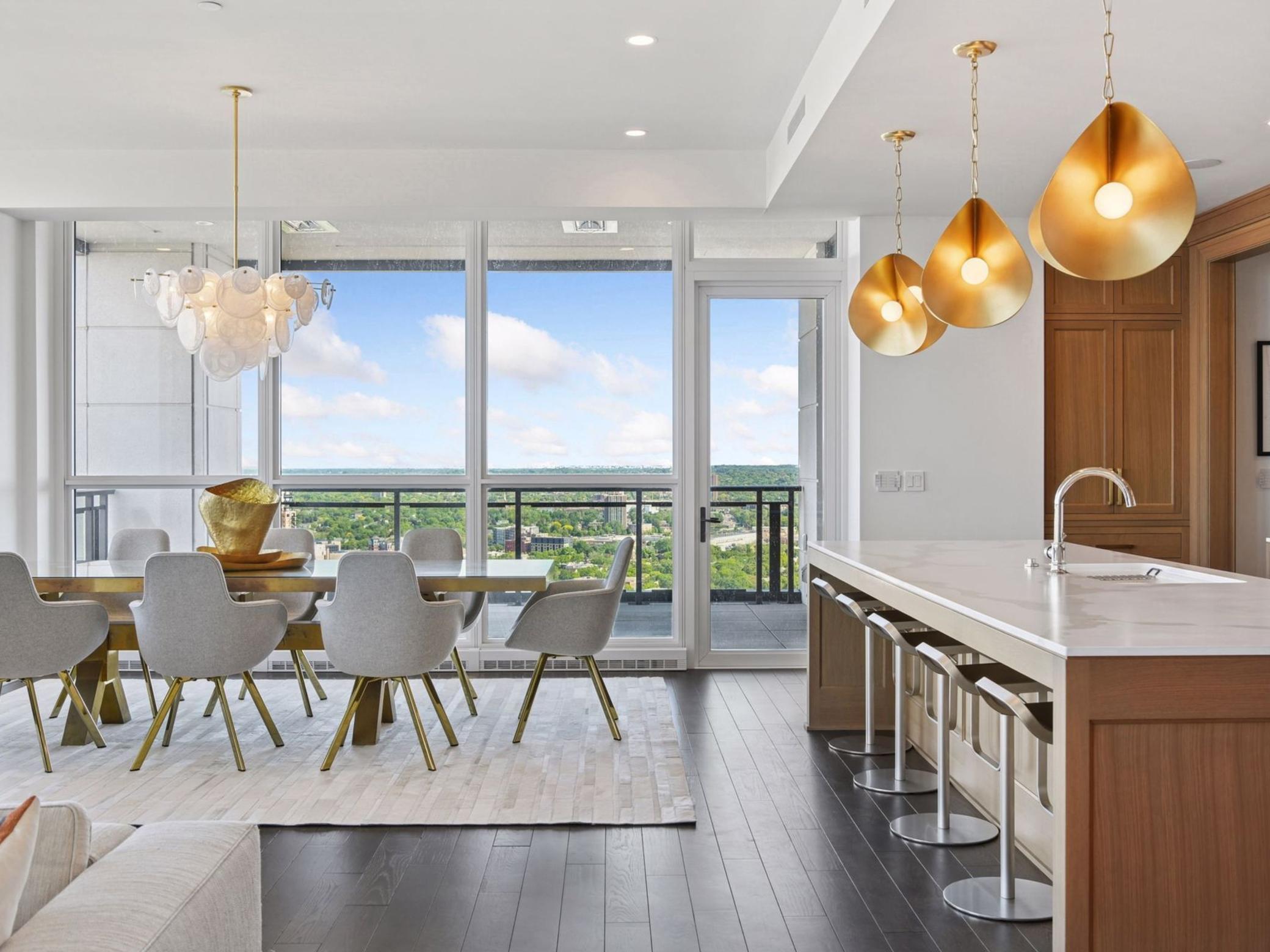 1111 W River Parkway Unit: 33A