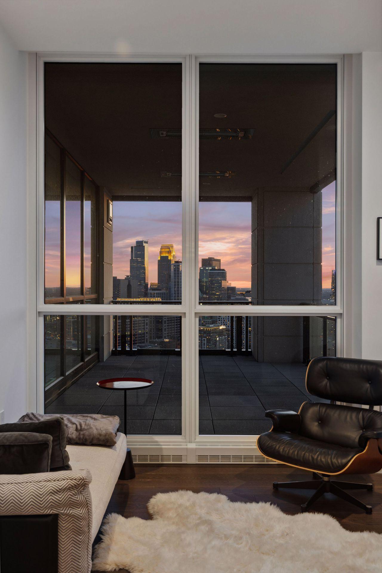 1111 W River Parkway Unit: 33A