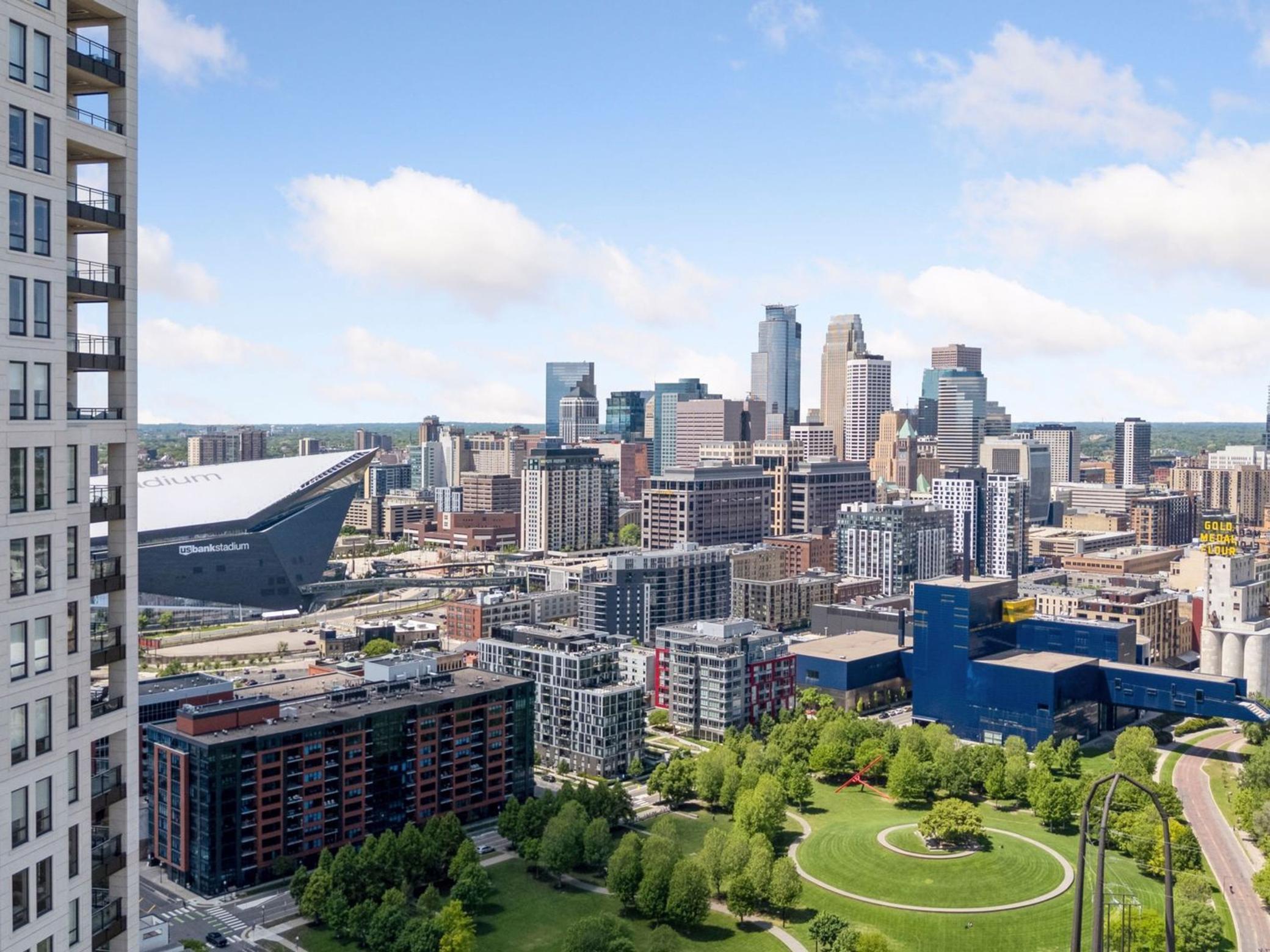 1111 W River Parkway Unit: 33A