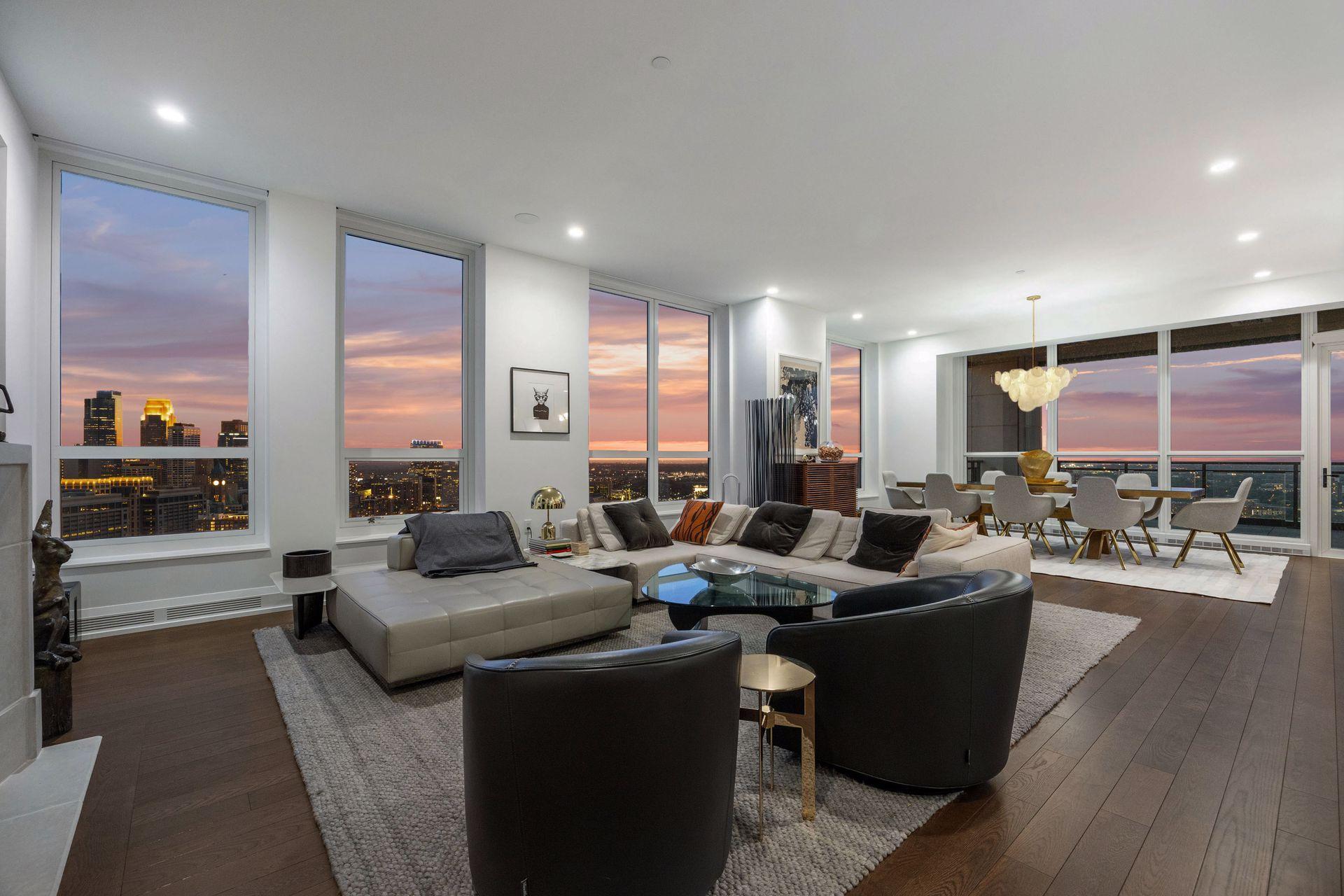 1111 W River Parkway Unit: 33A