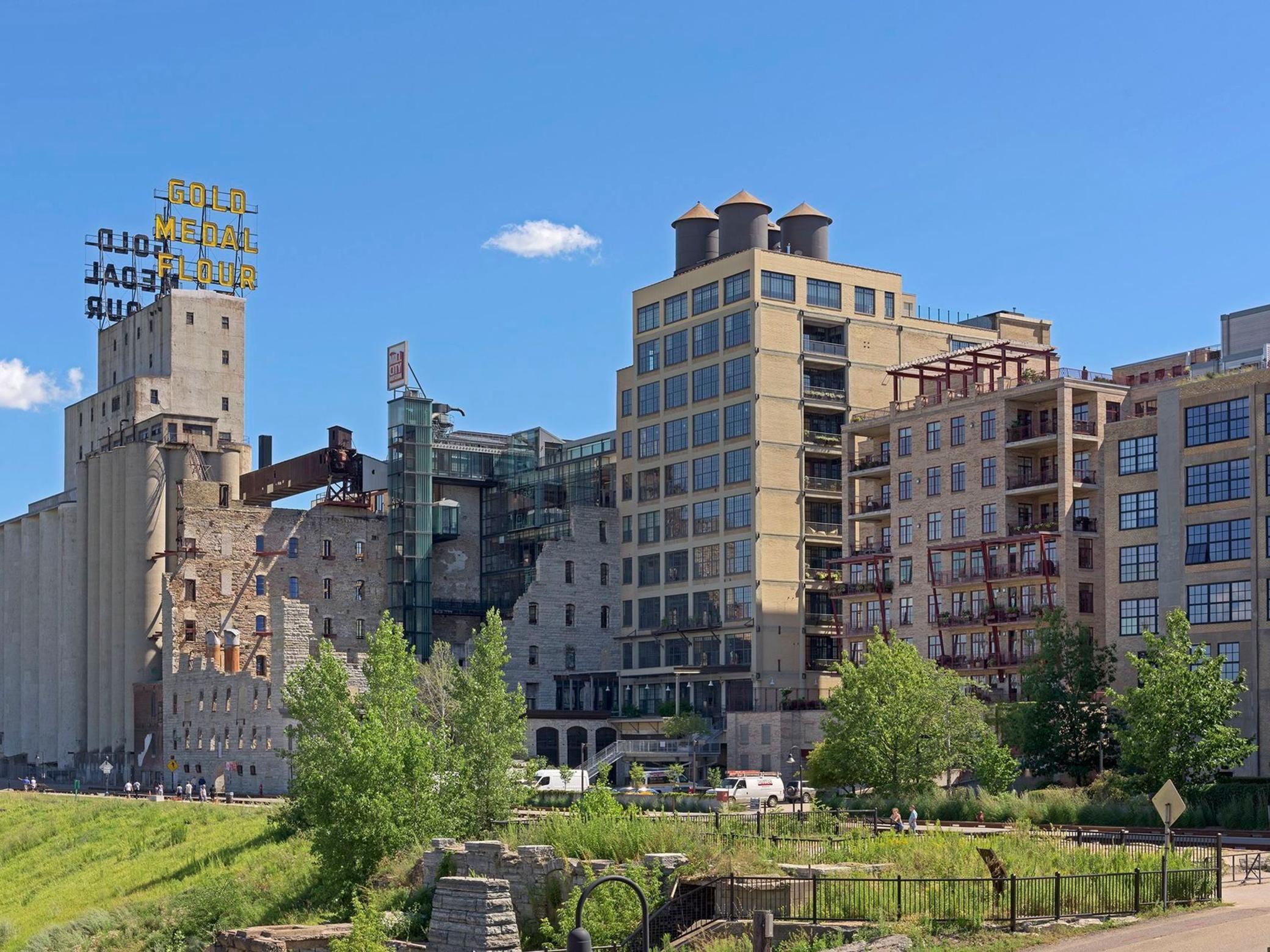 1111 W River Parkway Unit: 33A