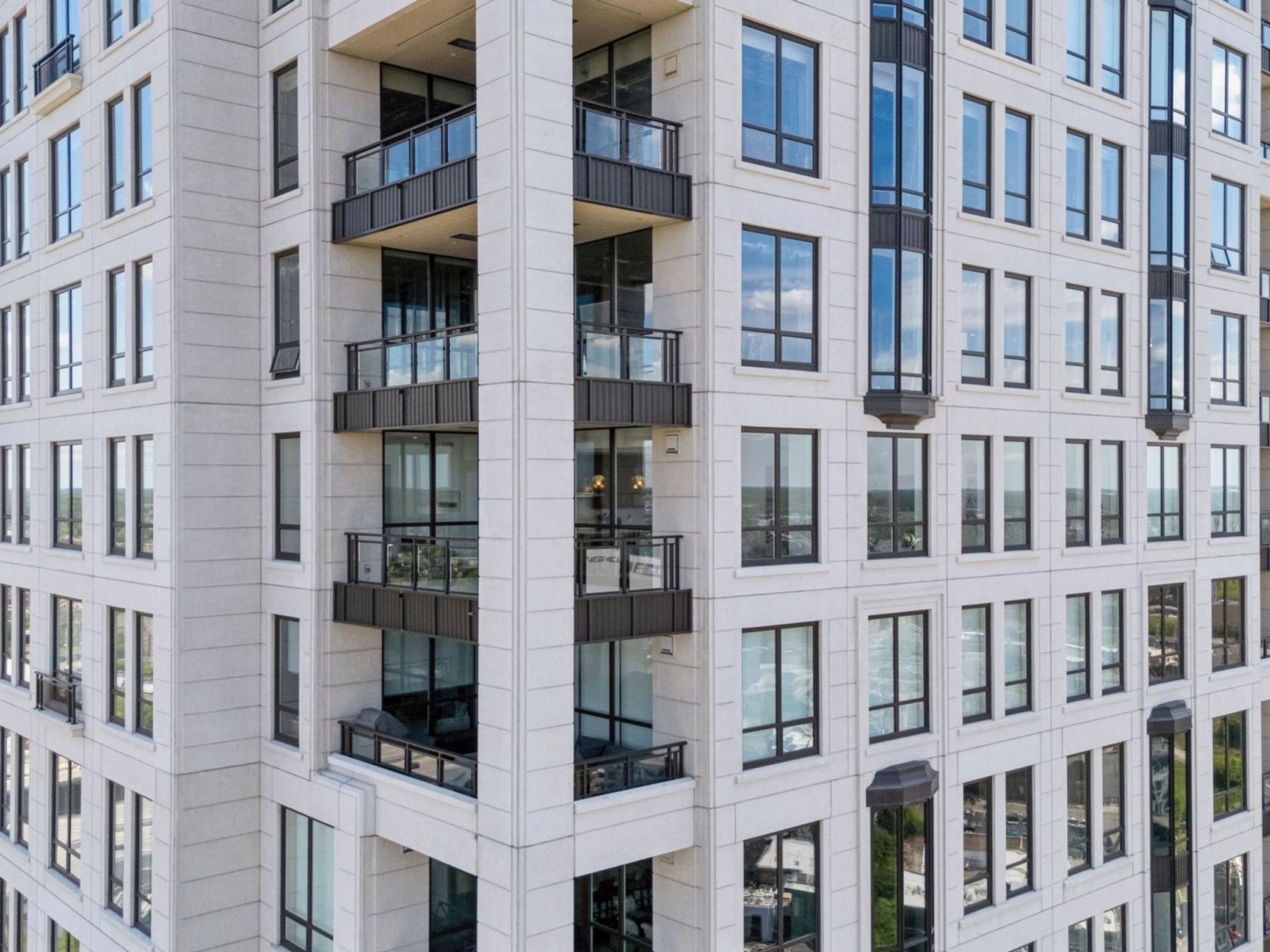 1111 W River Parkway Unit: 33A