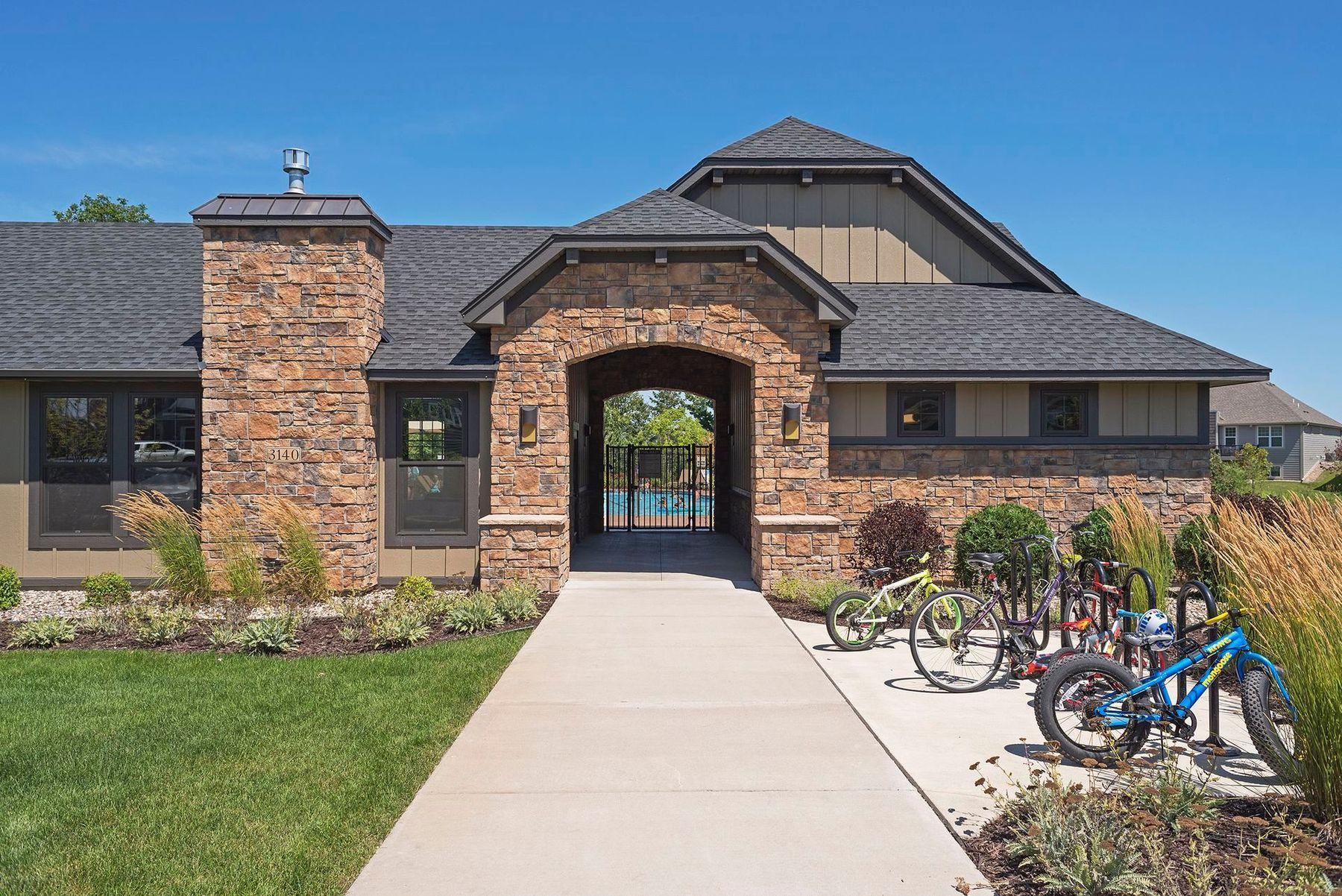 3147 Cypress Circle S