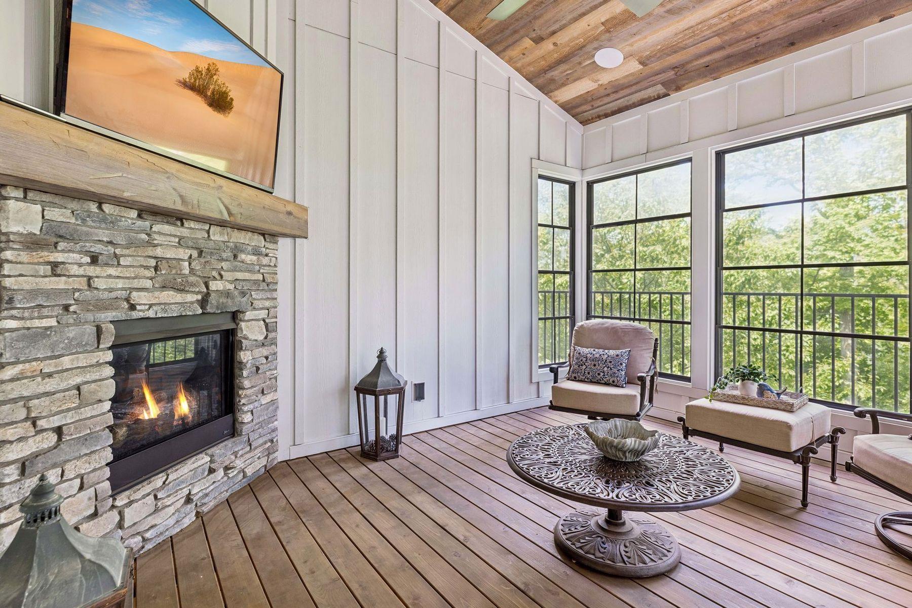 736 Woodland Hill Court