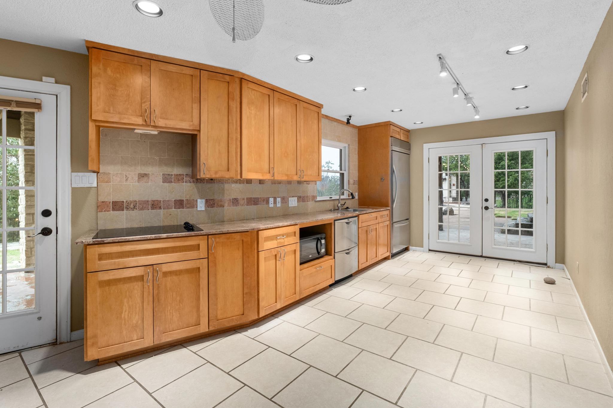 104 S Weston LN
