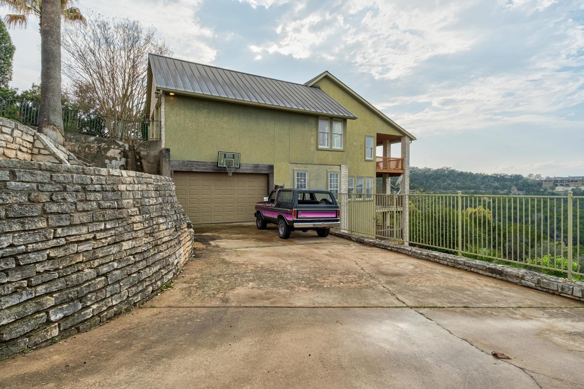 104 S Weston LN