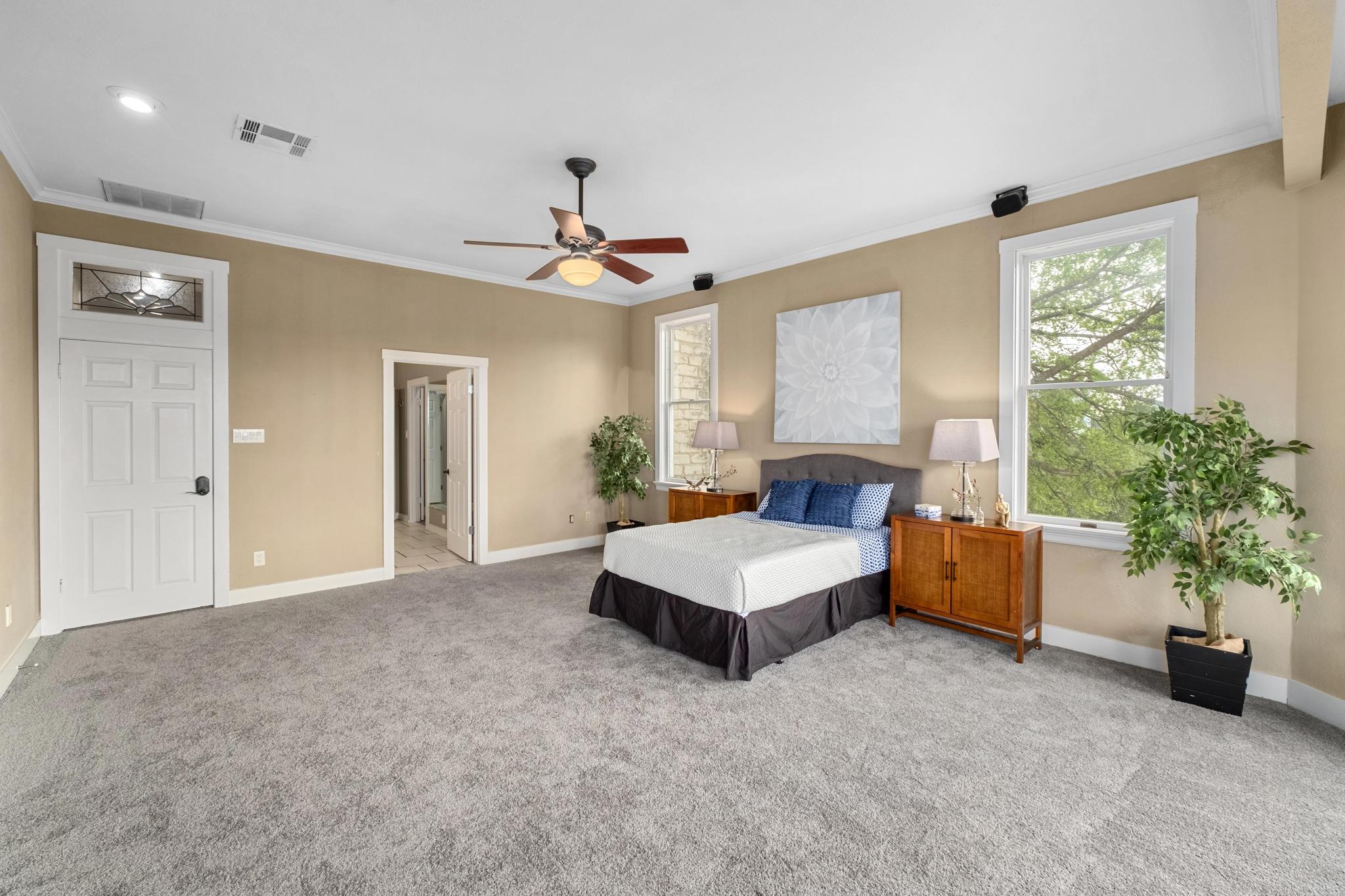 104 S Weston LN