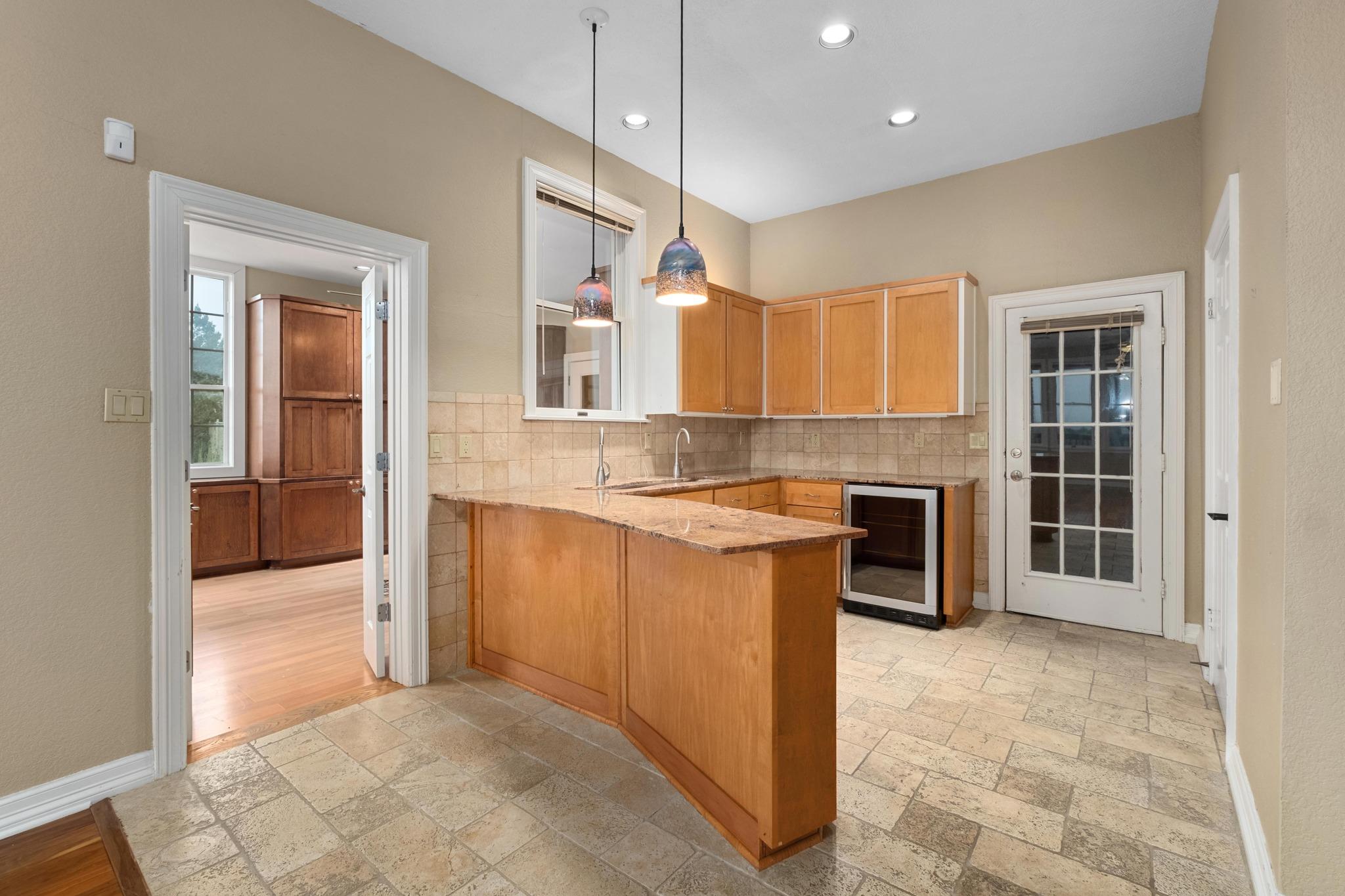 104 S Weston LN