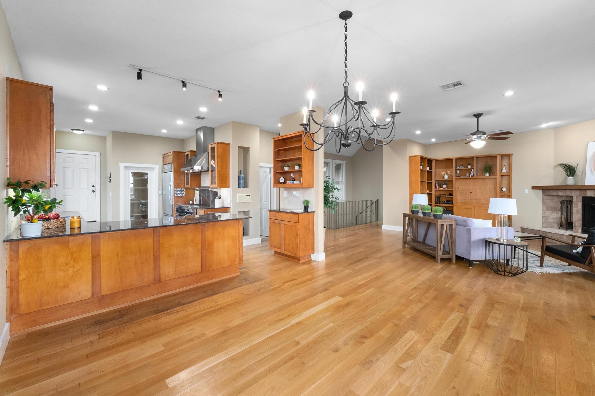 104 S Weston LN