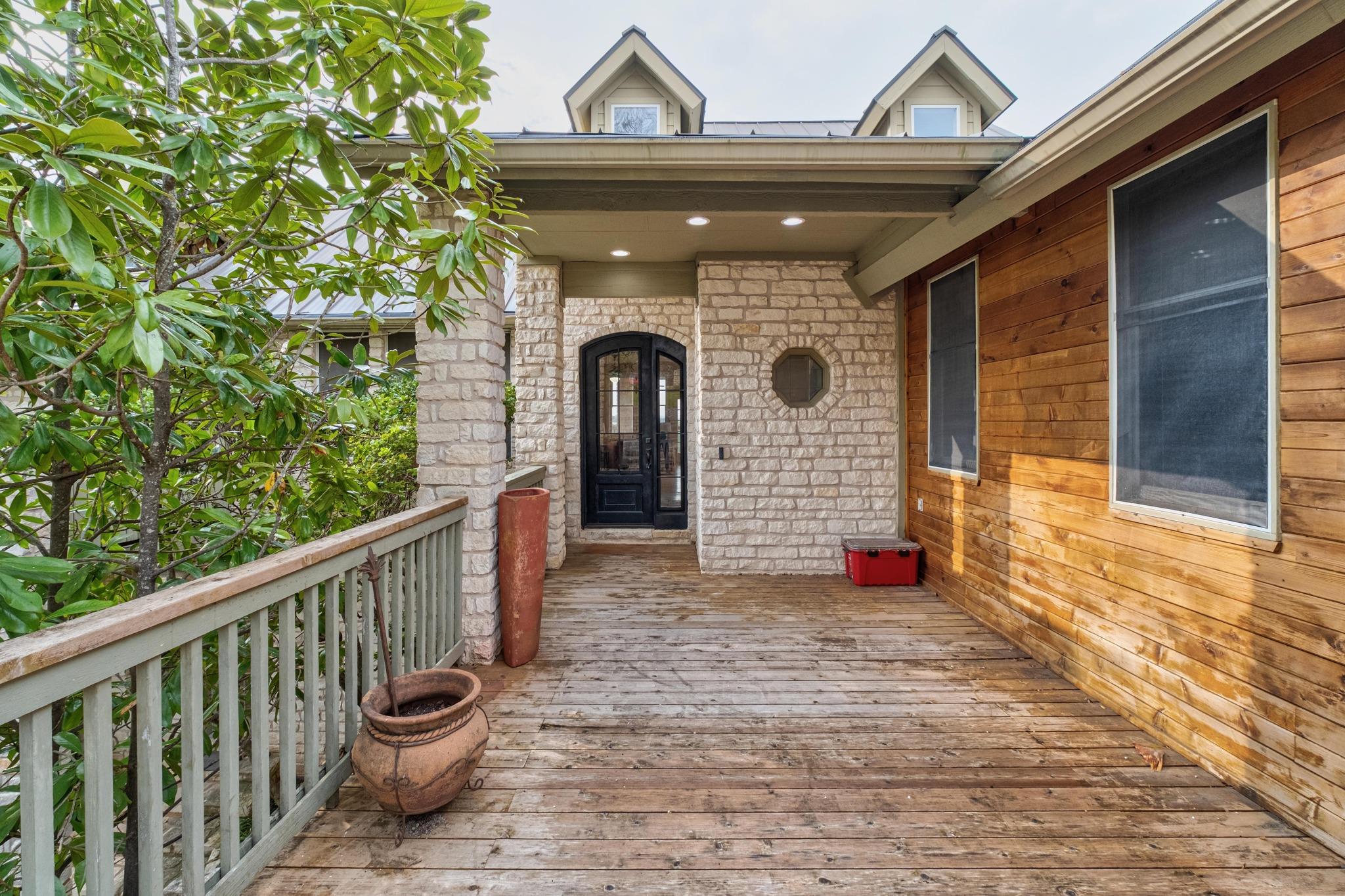 104 S Weston LN