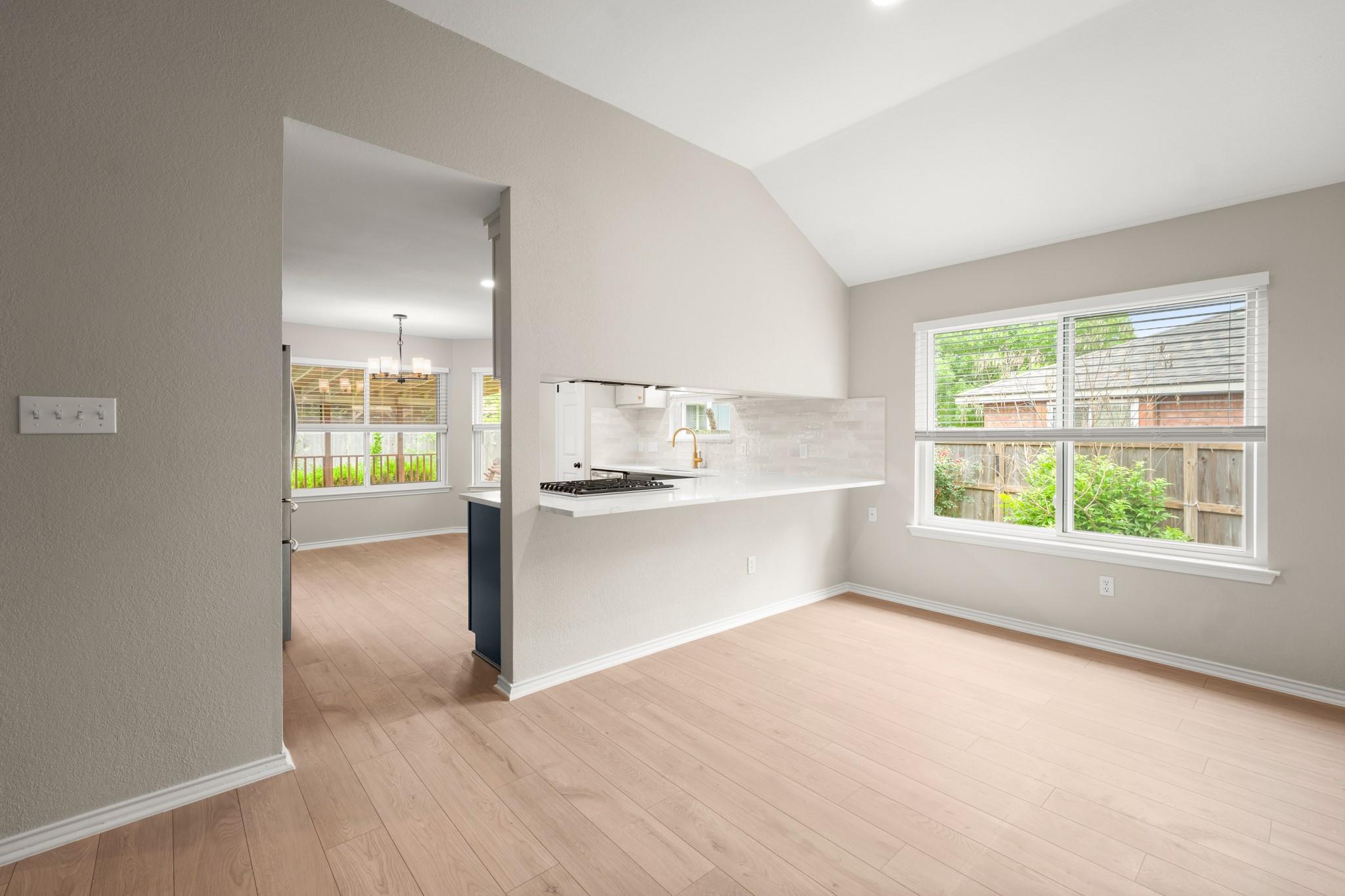 2113 Rosemary LN