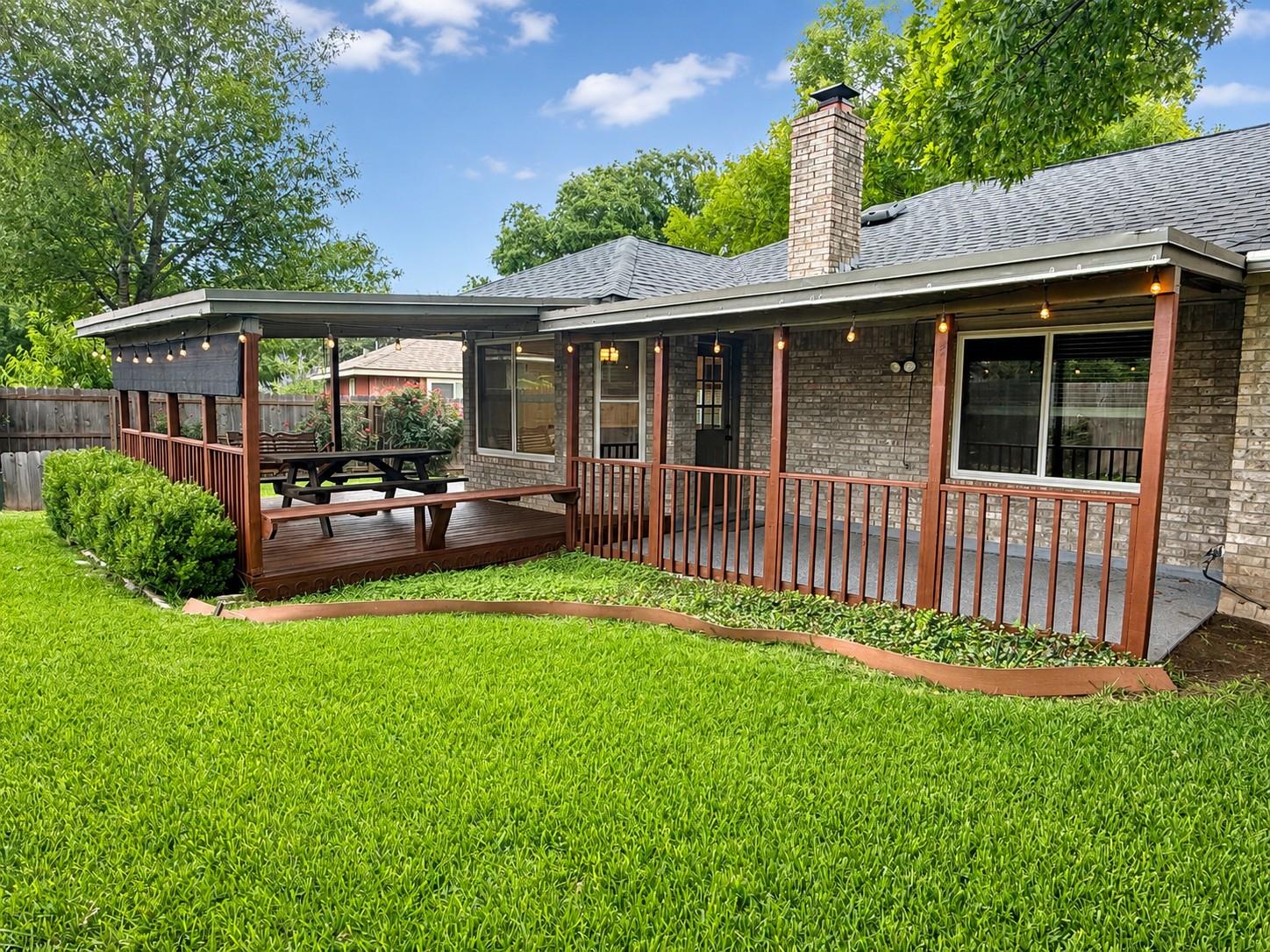 2113 Rosemary LN