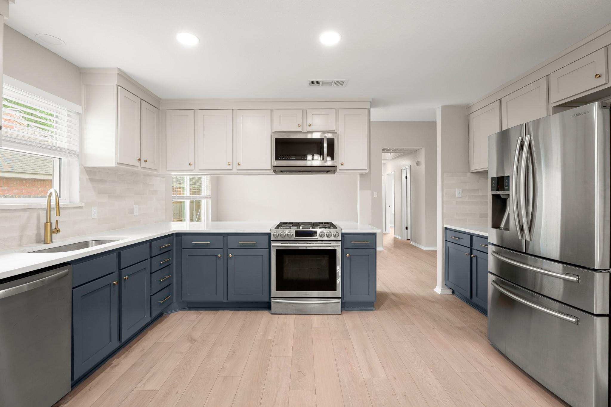 2113 Rosemary LN