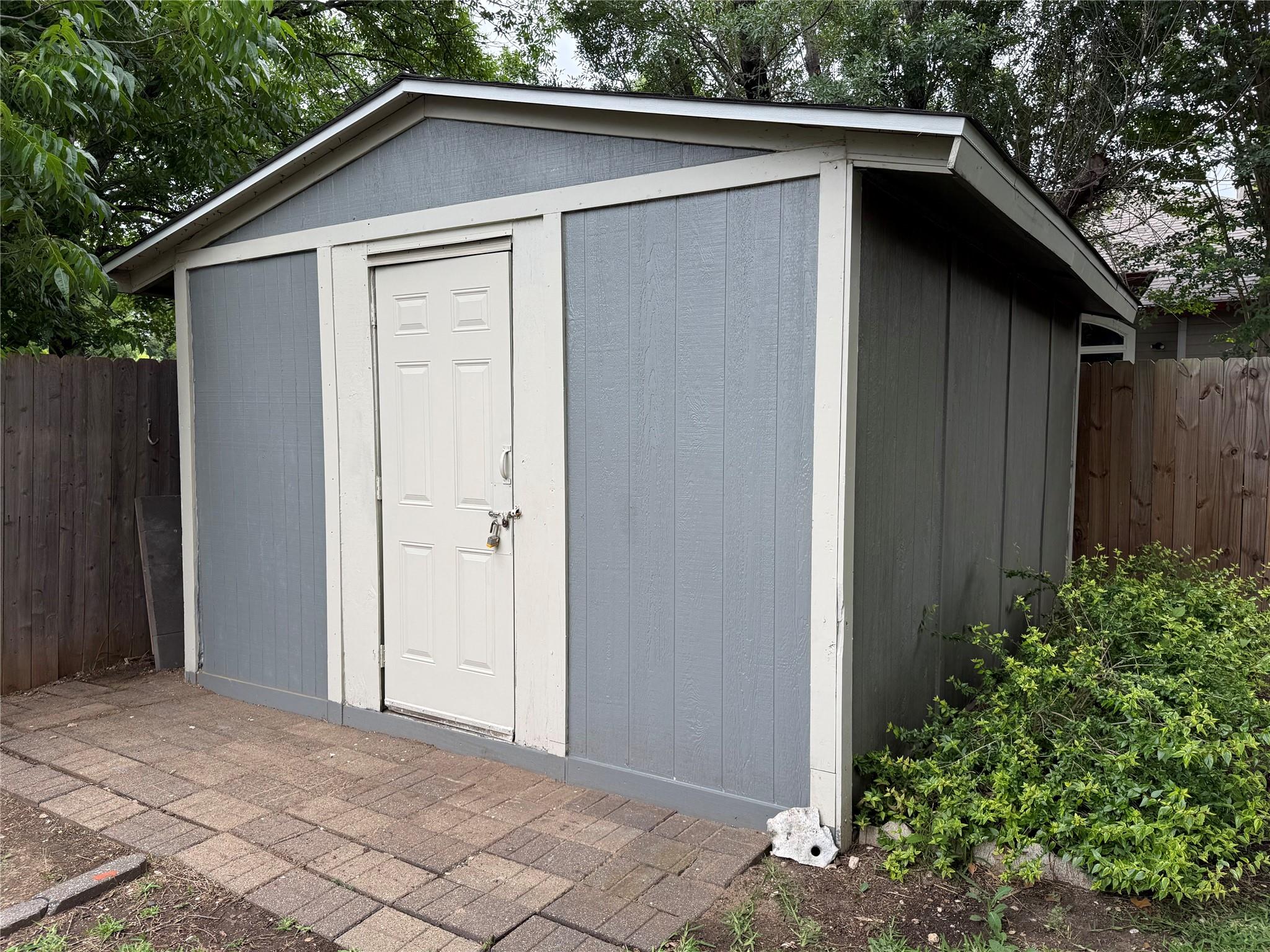 2113 Rosemary LN