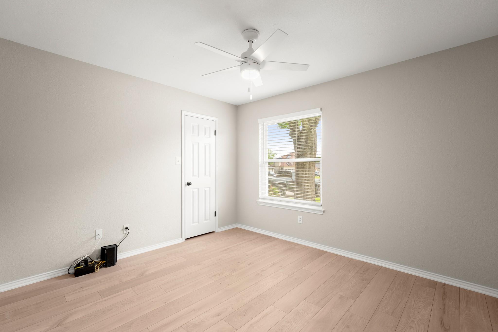 2113 Rosemary LN