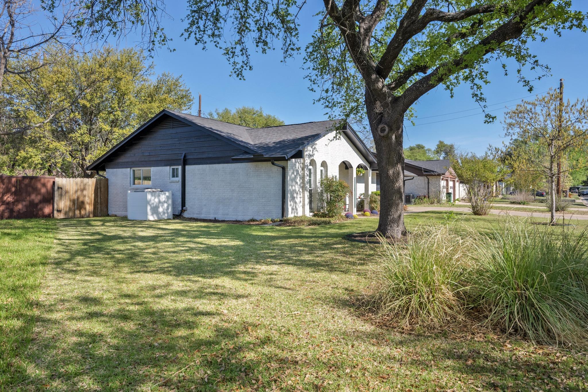 8608 Donna Gail DR