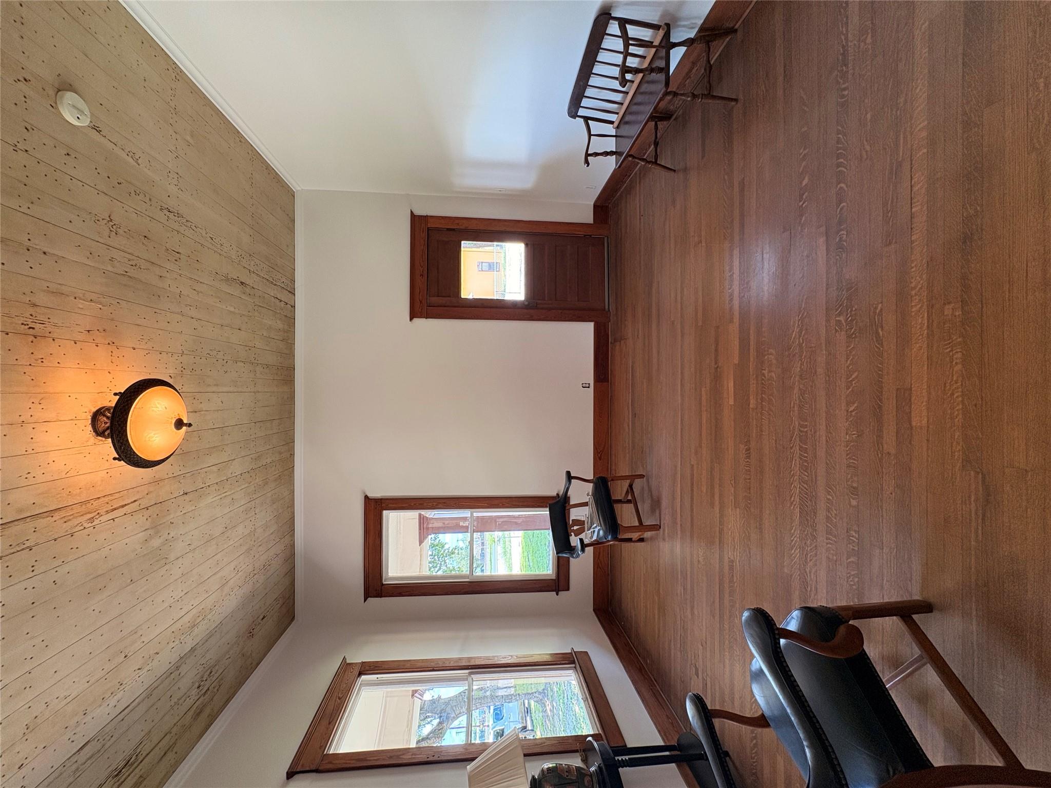 105 S Cedar ST