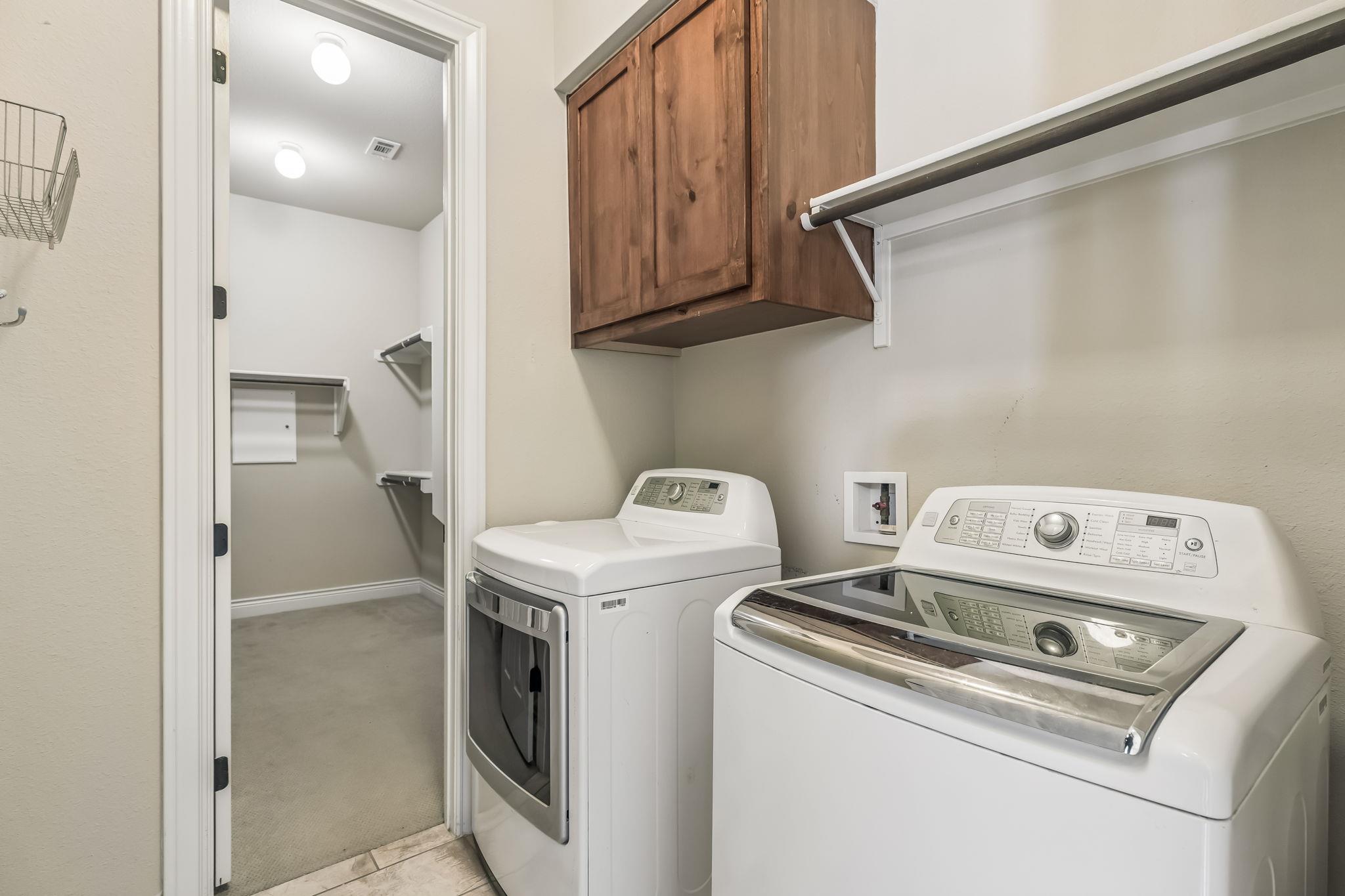 205 E Adelanta PL