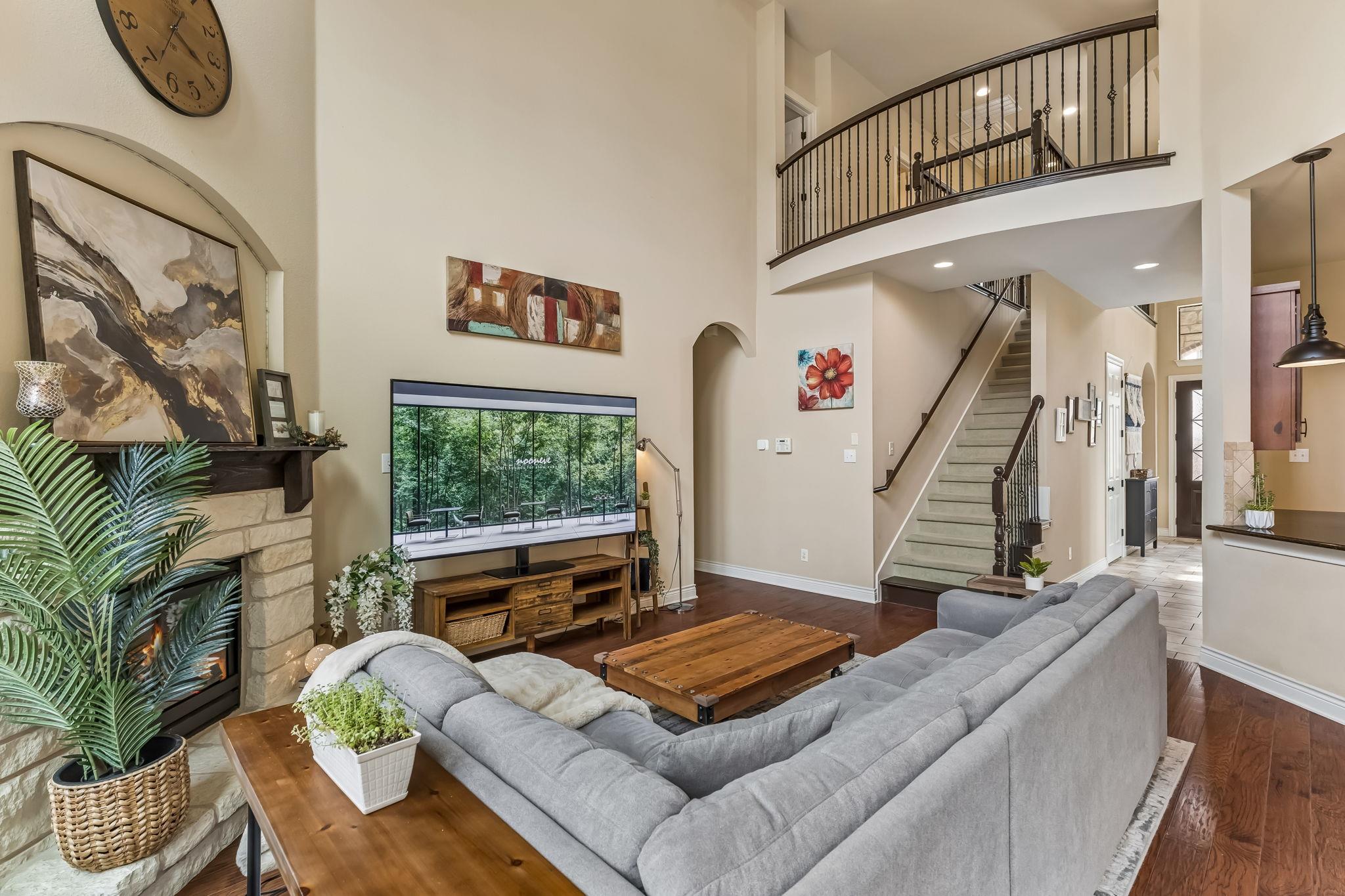 205 E Adelanta PL