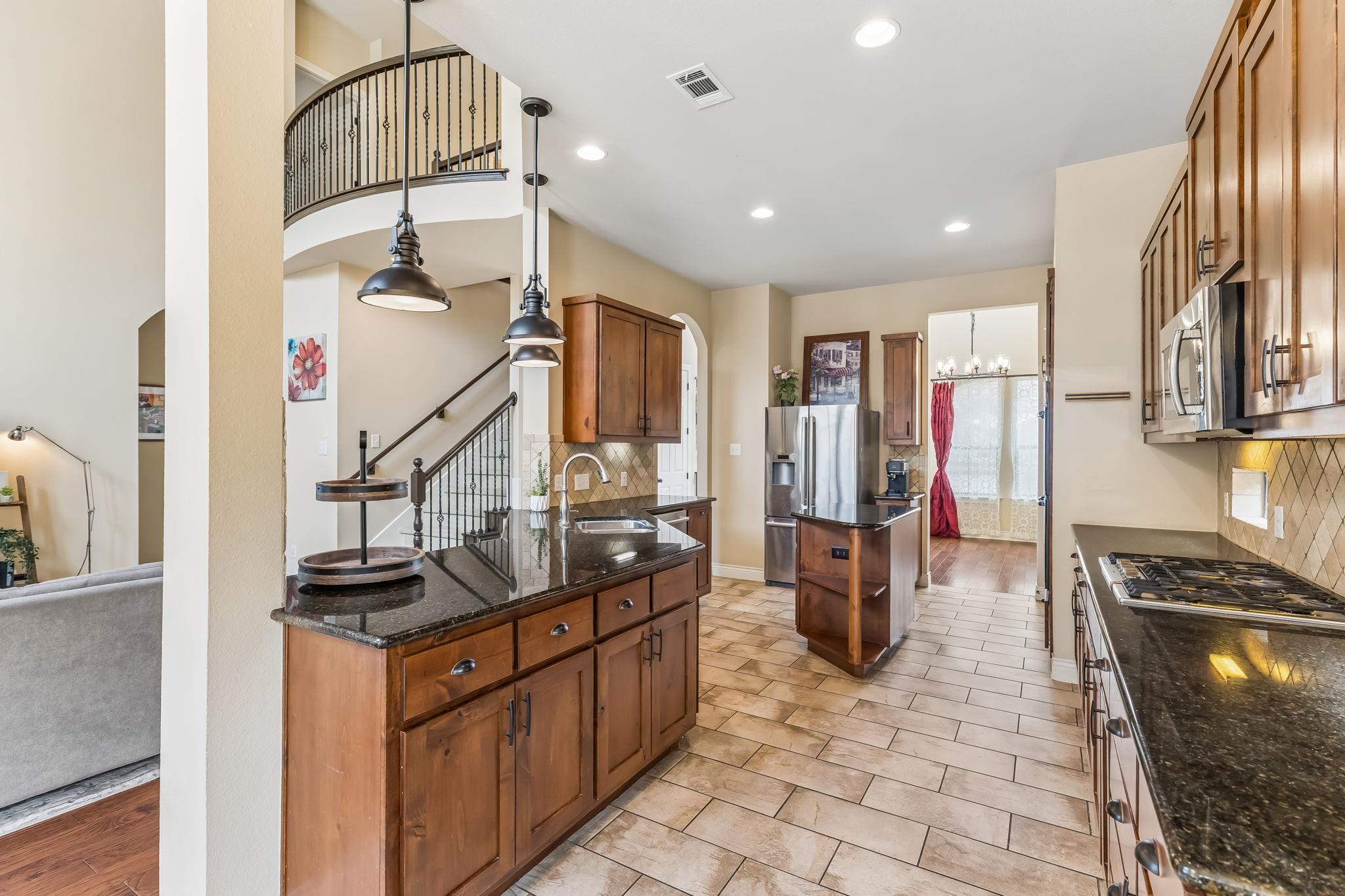 205 E Adelanta PL