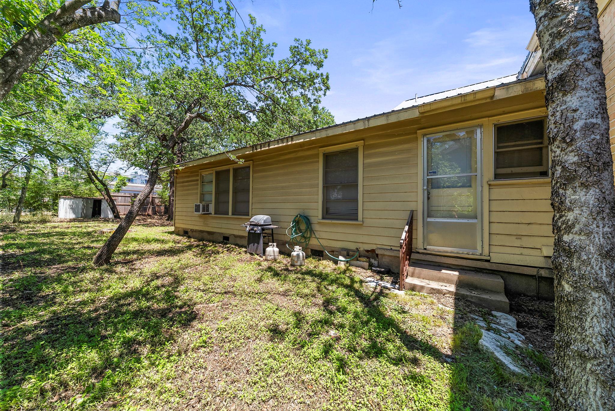 3108 Robinson Ave