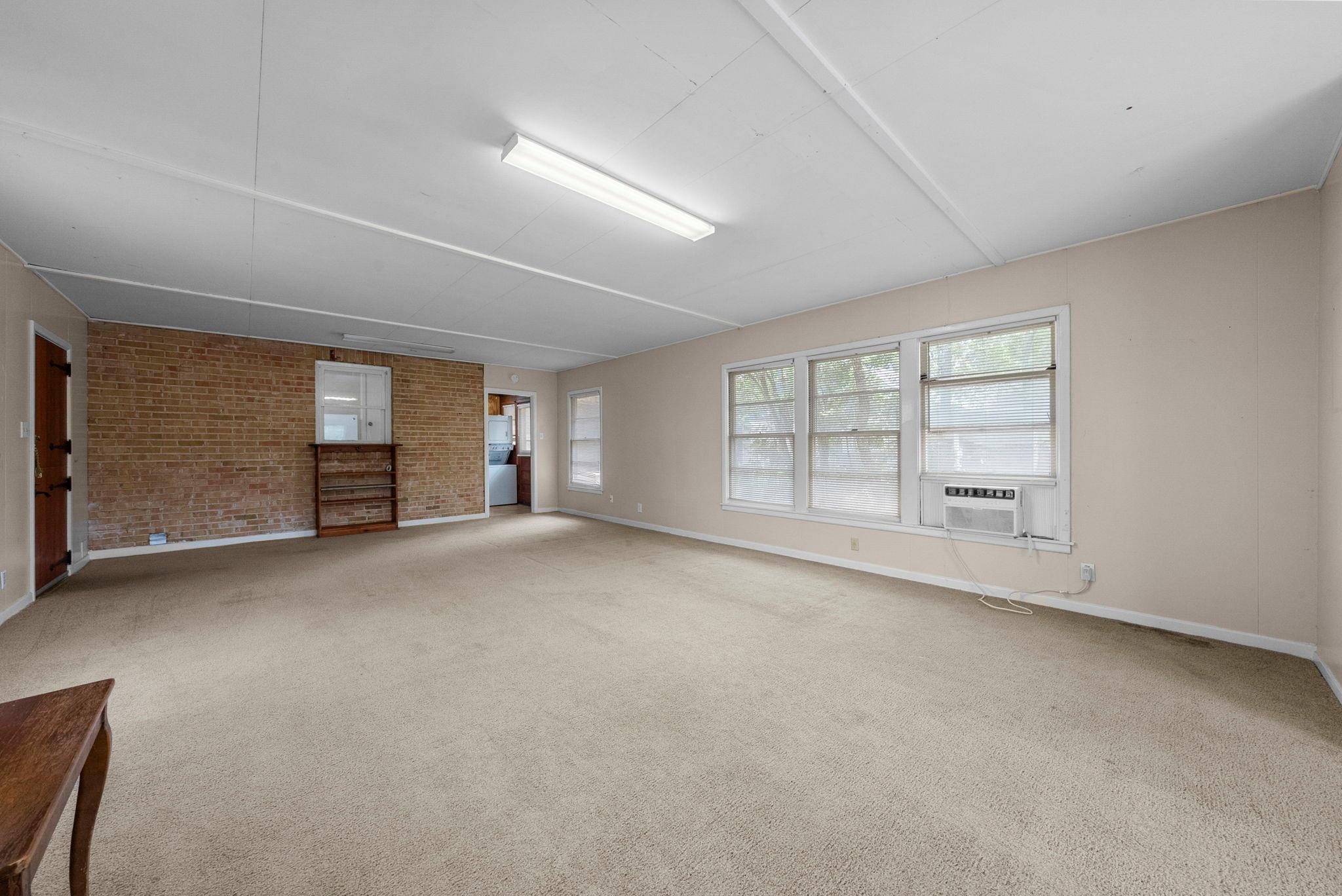 3108 Robinson Ave