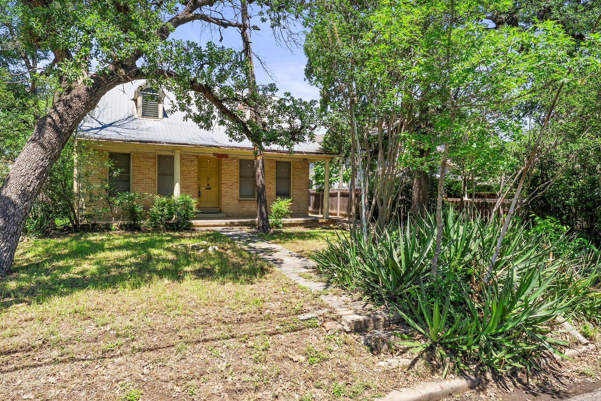 3108 Robinson Ave