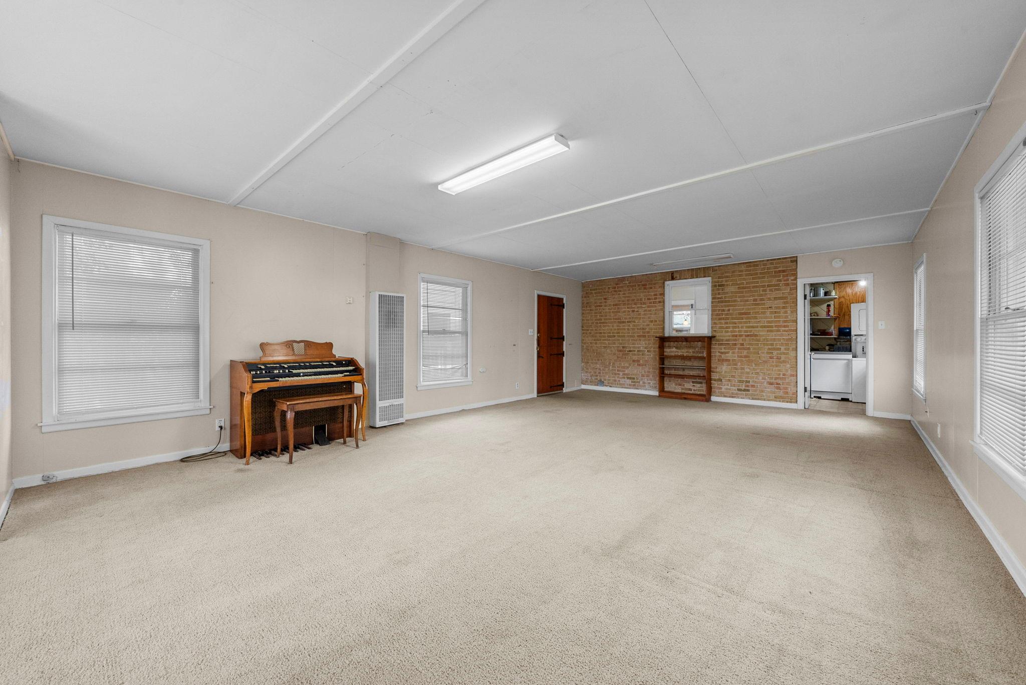 3108 Robinson Ave