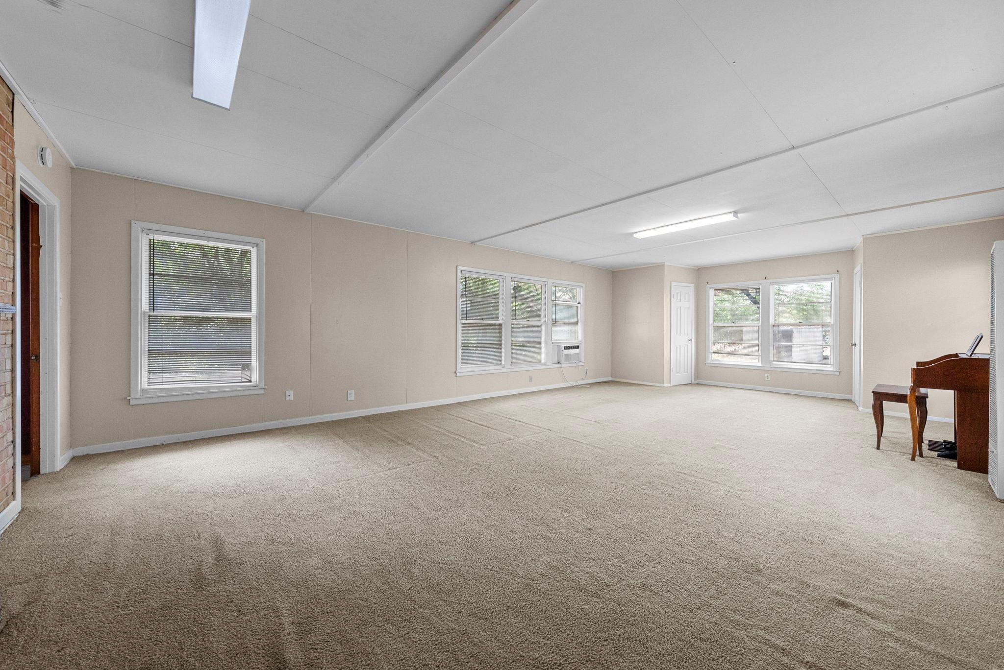 3108 Robinson Ave