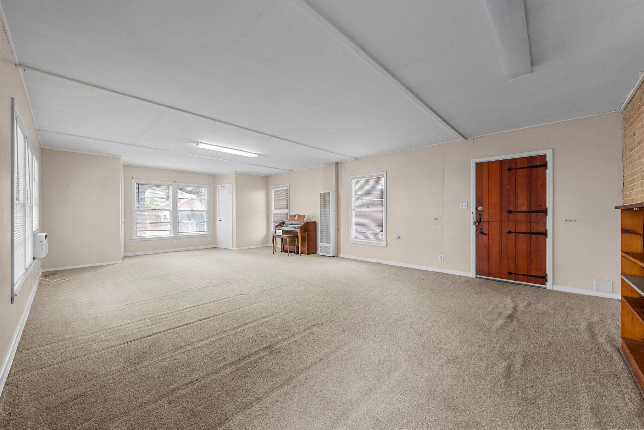 3108 Robinson Ave