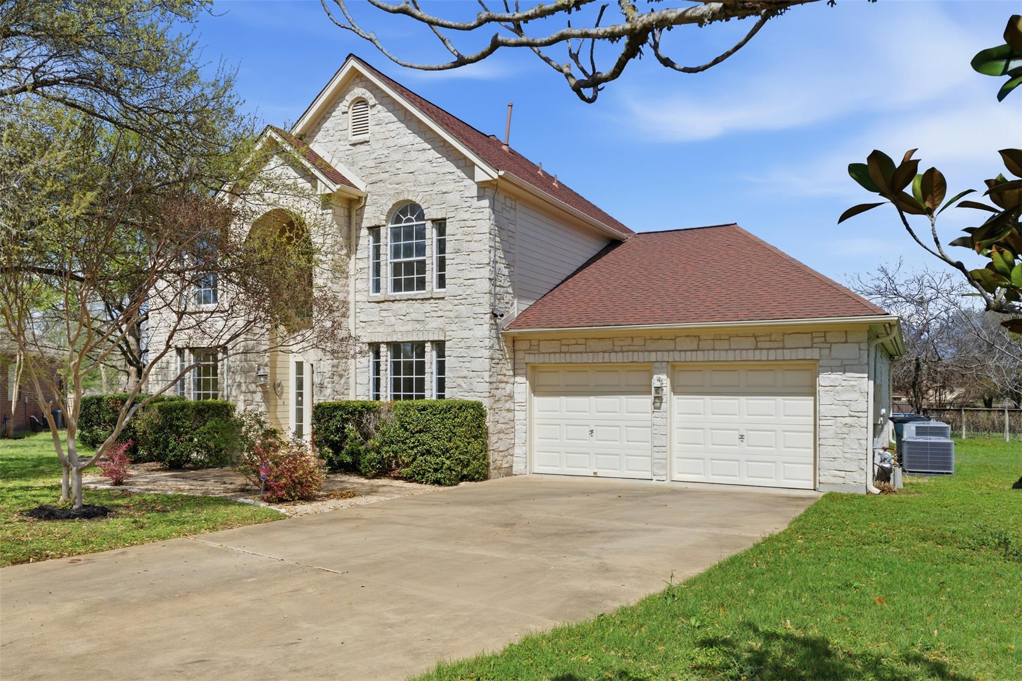 207 Silver Oak DR