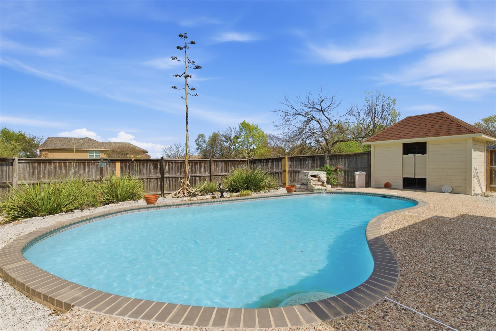 207 Silver Oak DR