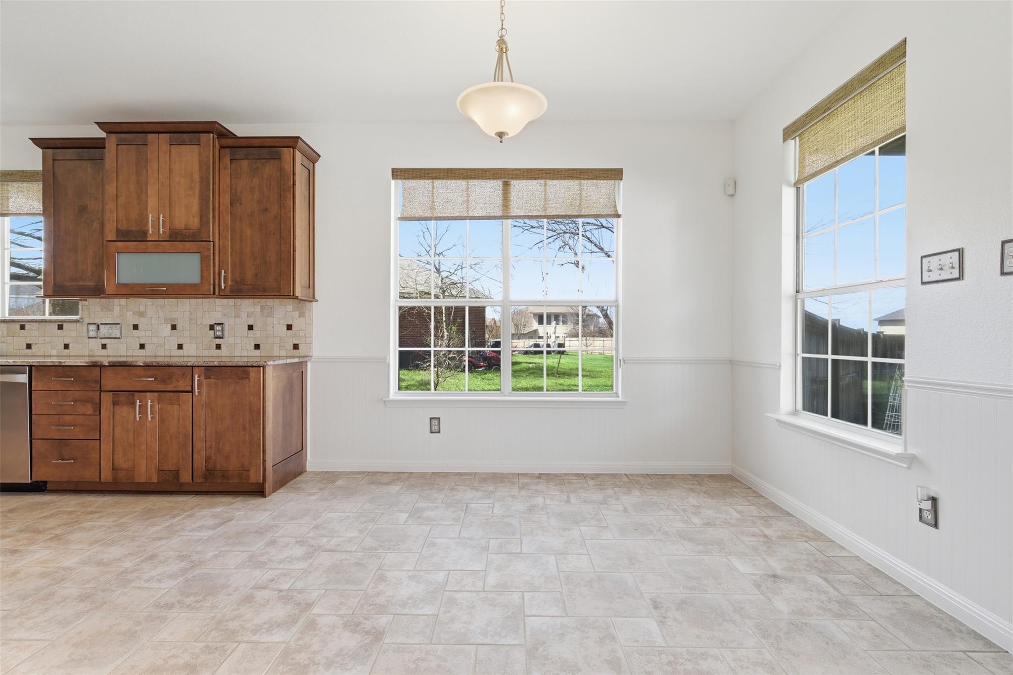 207 Silver Oak DR