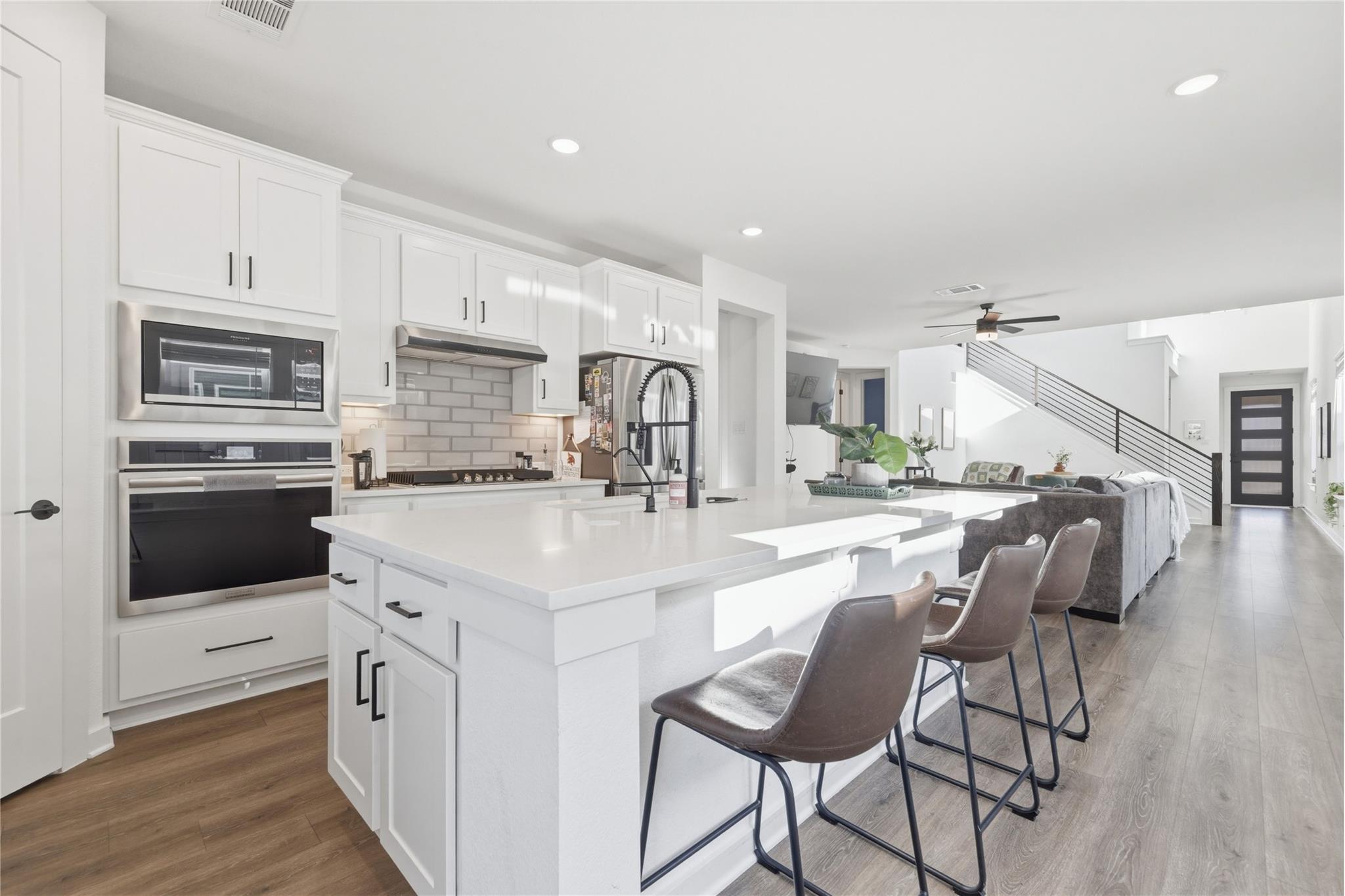200 Bay Breeze DR