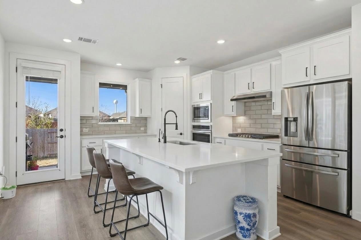 200 Bay Breeze DR