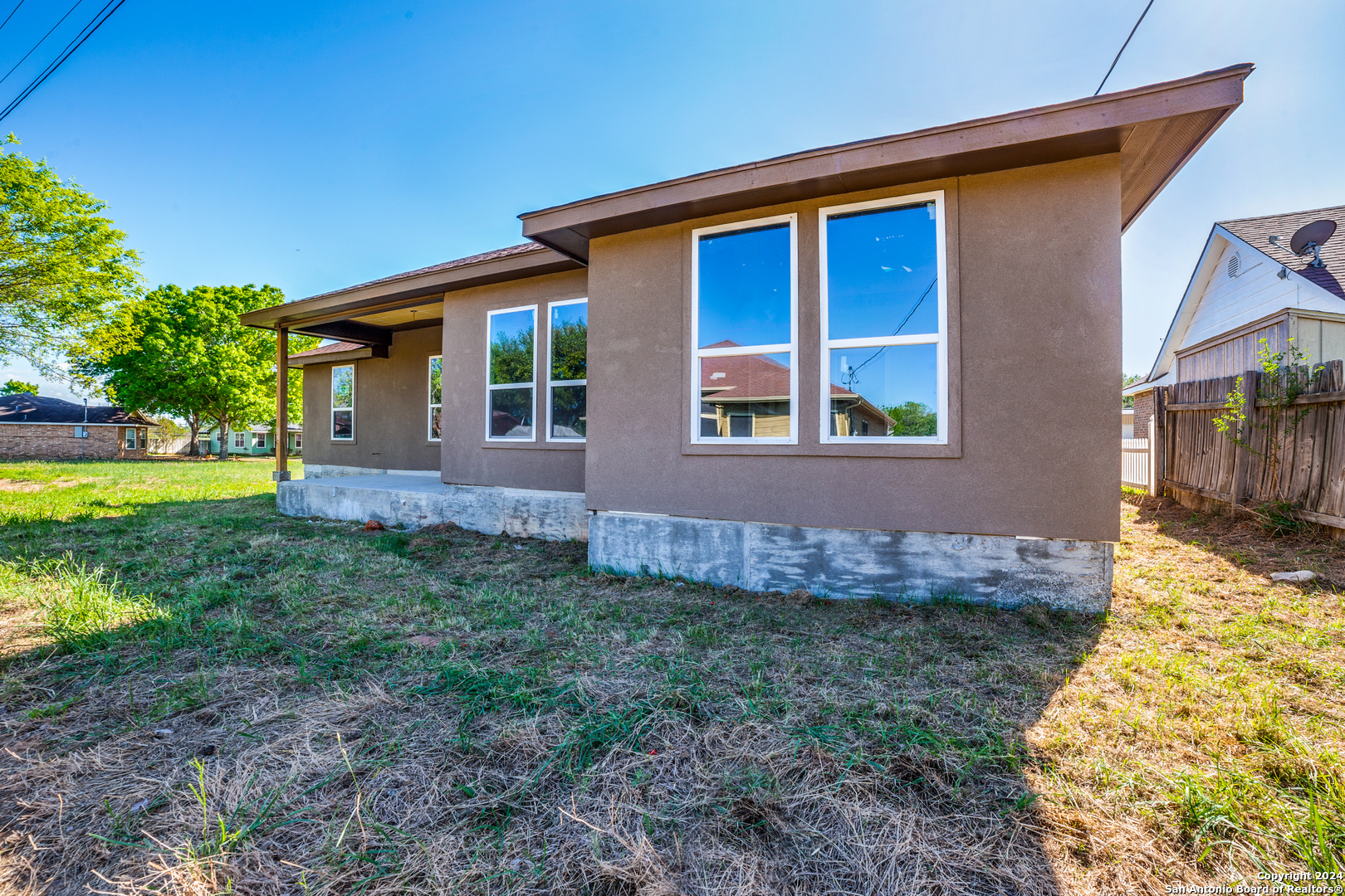 1115 Iris Crescent Dr