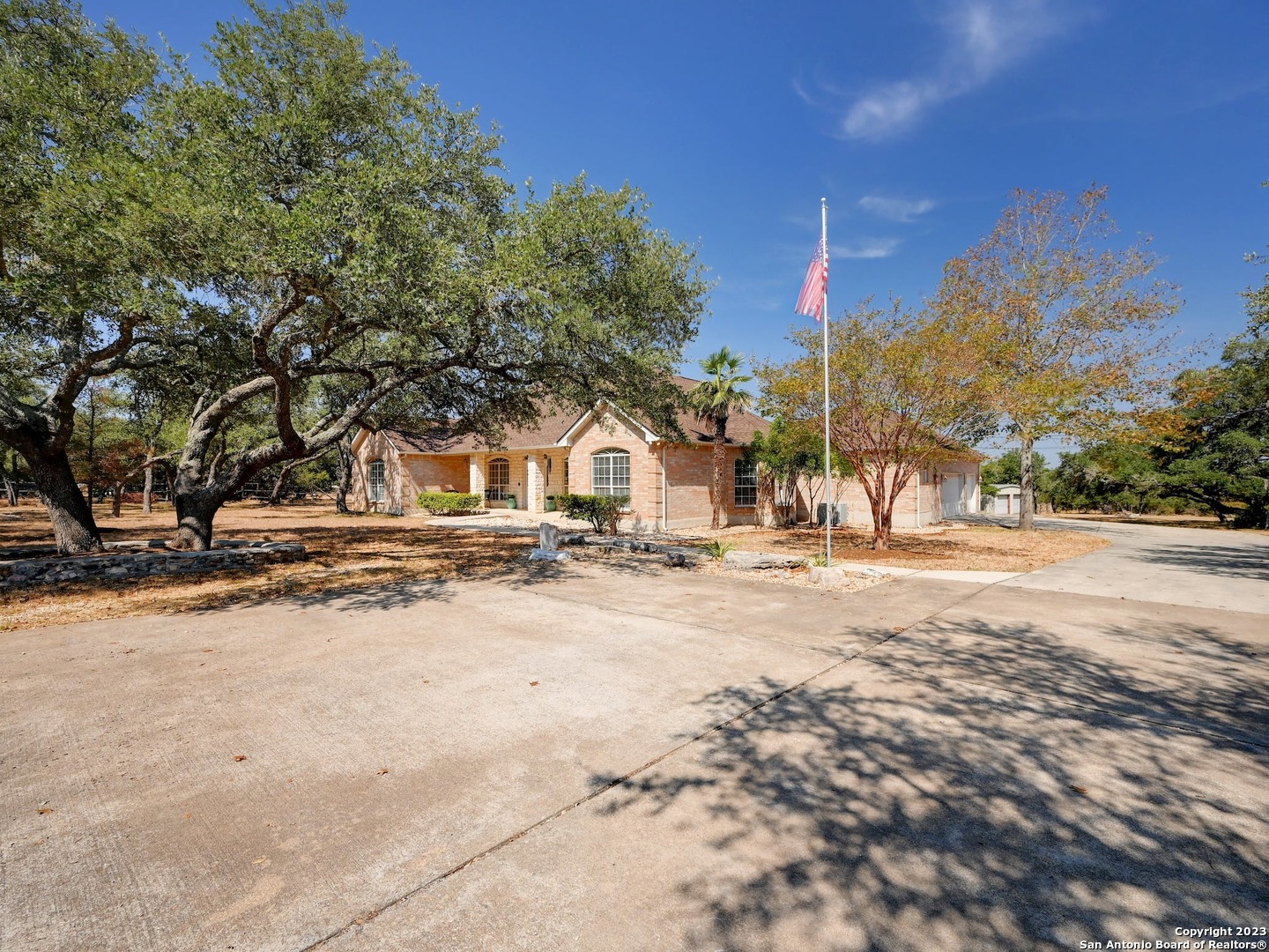2101 Falconwood Dr