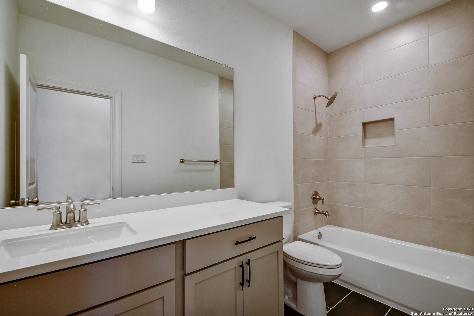 145 W Magnolia Circle