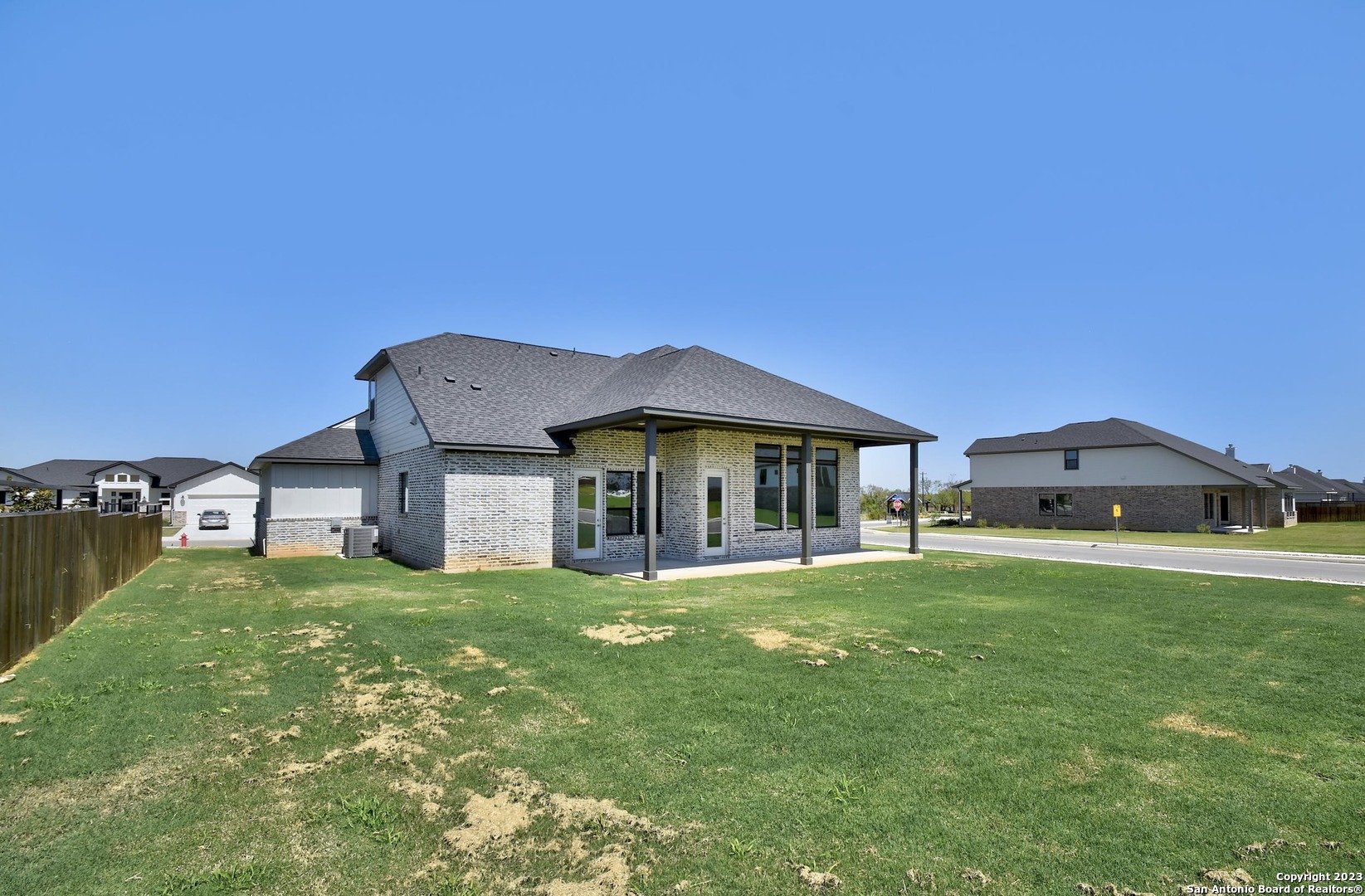 145 W Magnolia Circle